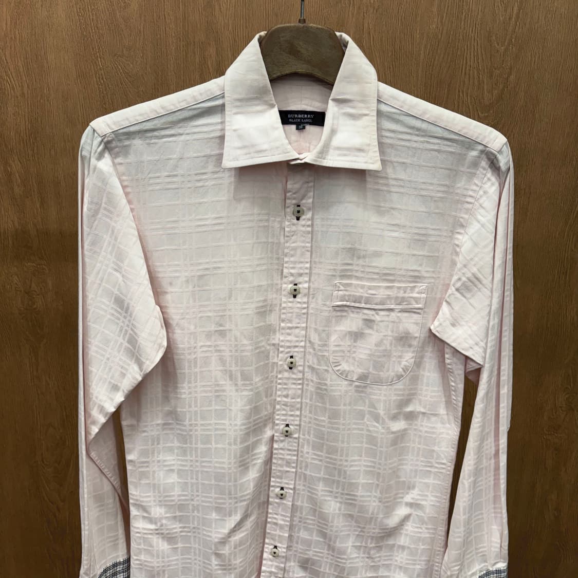 버버리 블랙 라벨 코튼 긴팔 셔츠 체크 배색 자카드 패턴 디테일 핑크 상품이미지4