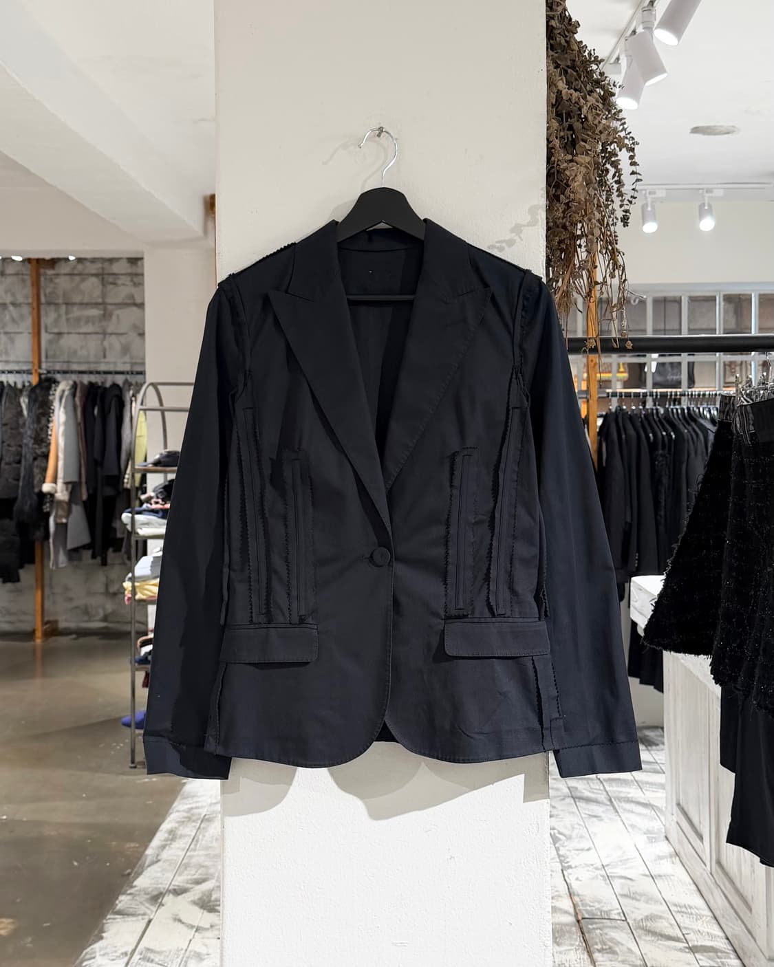 장 폴 고티에 블랙 프레이드 심 디테일 자켓 상품이미지1