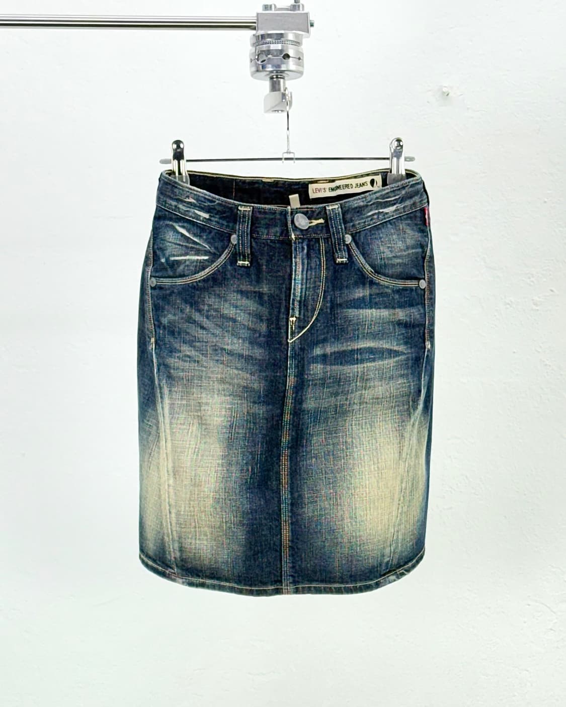리바이스 엔지니어드 워싱 데님 미디 스커트 상품이미지1