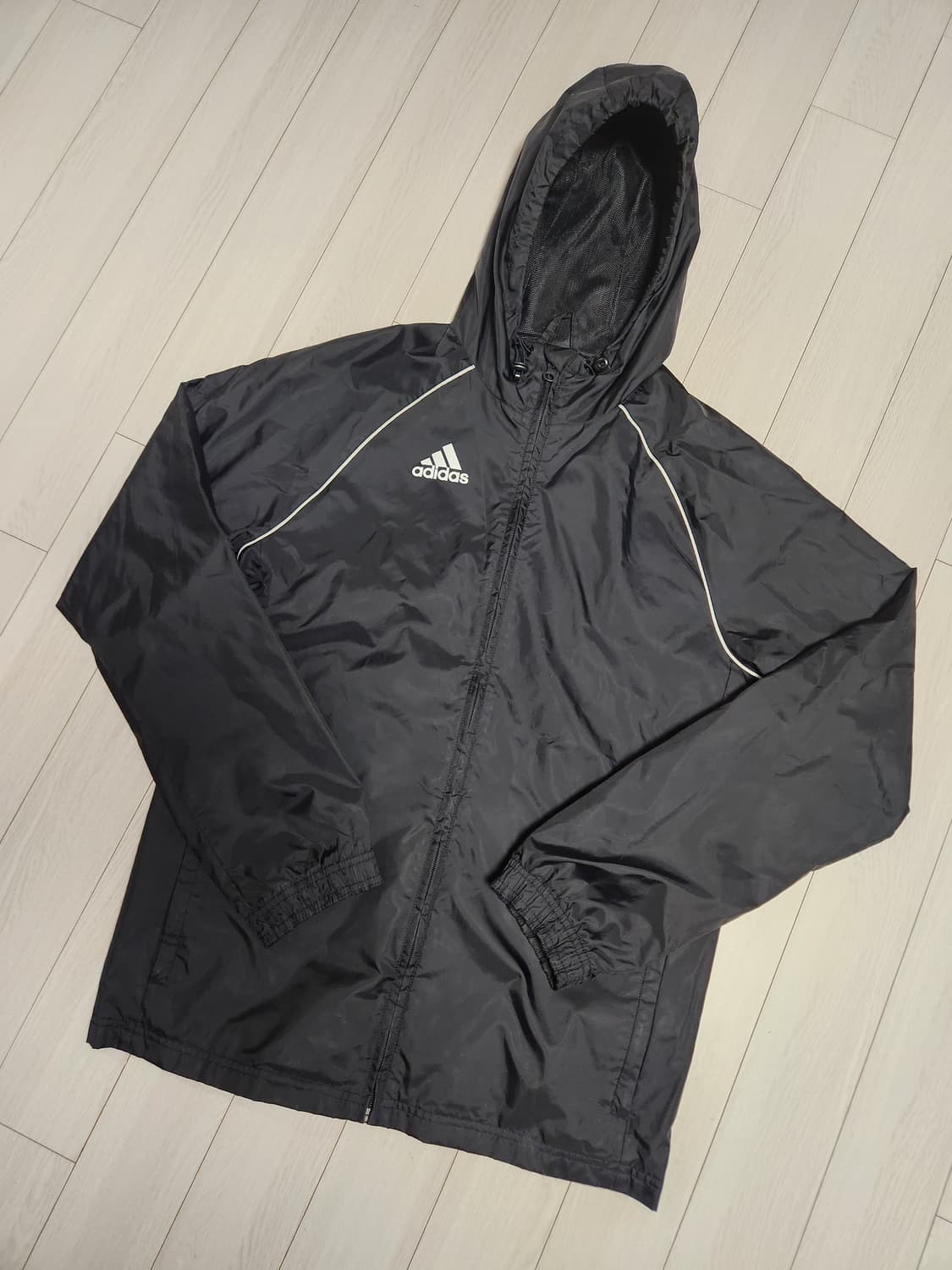 새상품급)아디다스 코어18 레인 우븐 바람막이 자켓 사이즈M

여러 중고 상품이미지1