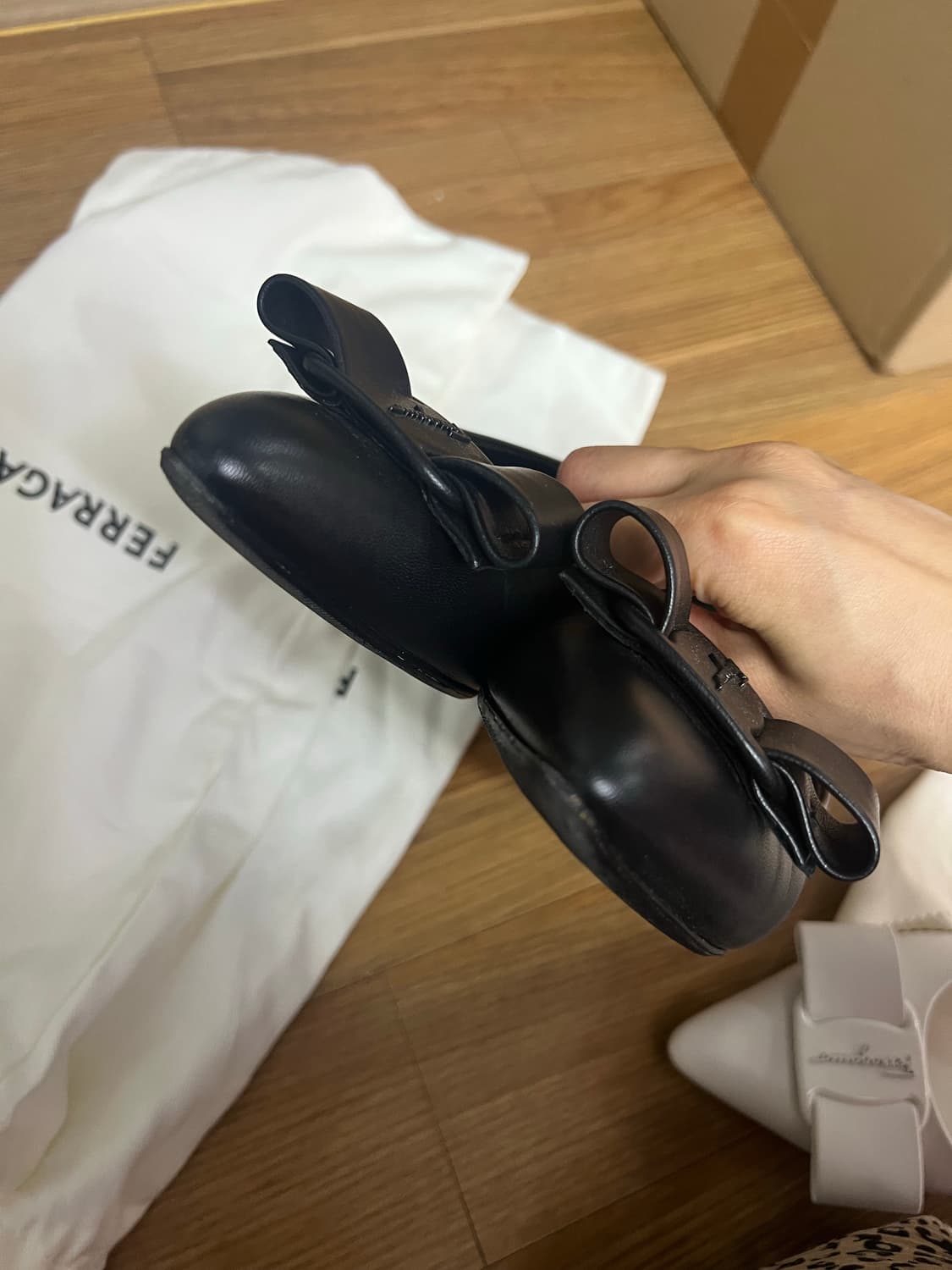 페레가모 뉴비바플랫 블랙 6.5 C볼 상품이미지6