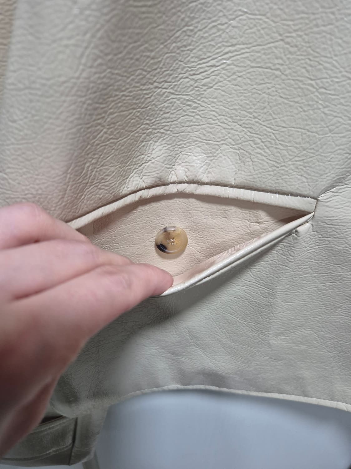 (새상품)아이보리 크롭 광택 레더자켓 상품이미지4