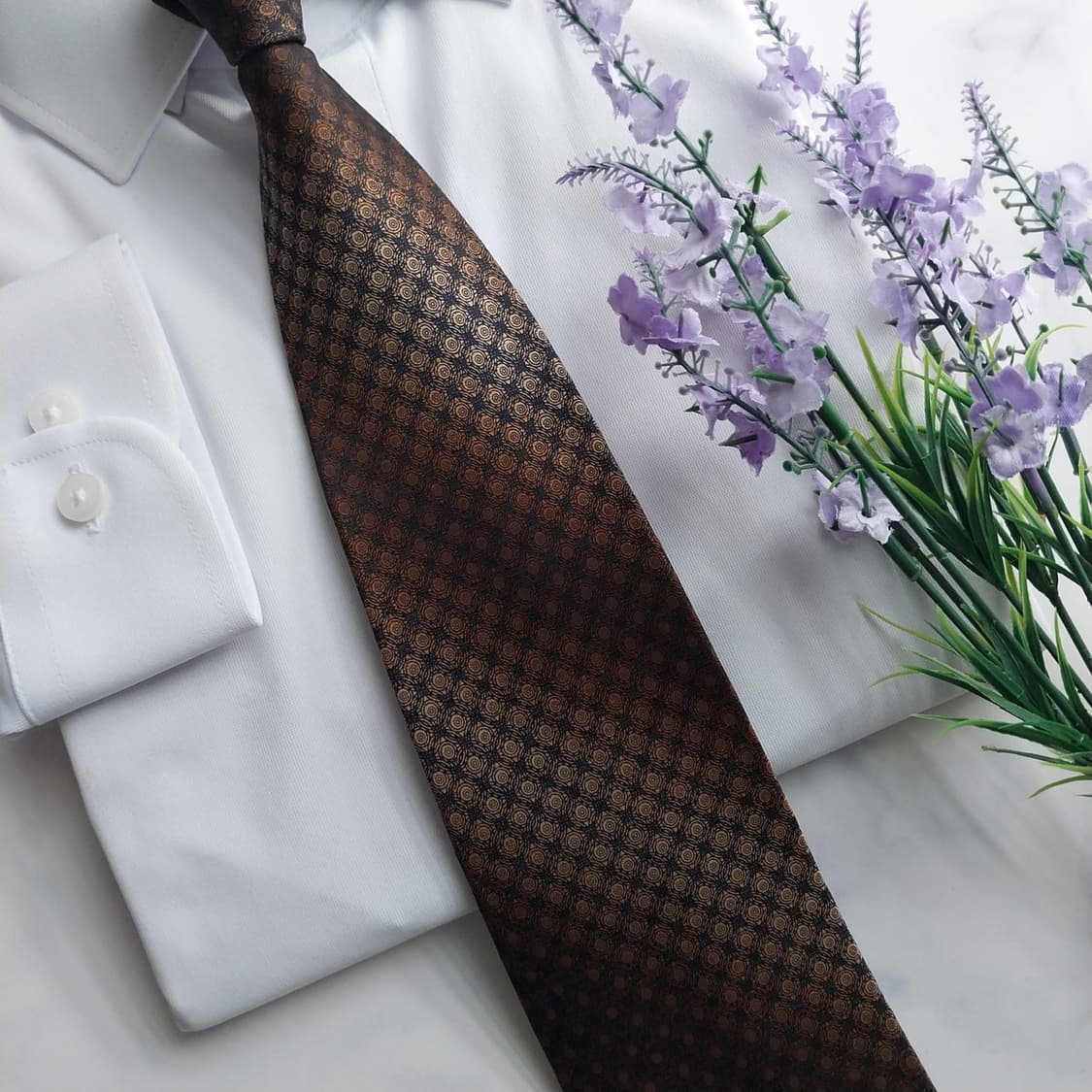 DKNY 실크 브라운 기하 패턴 넥타이 9.5cm A+등급 K1288
 상품이미지8