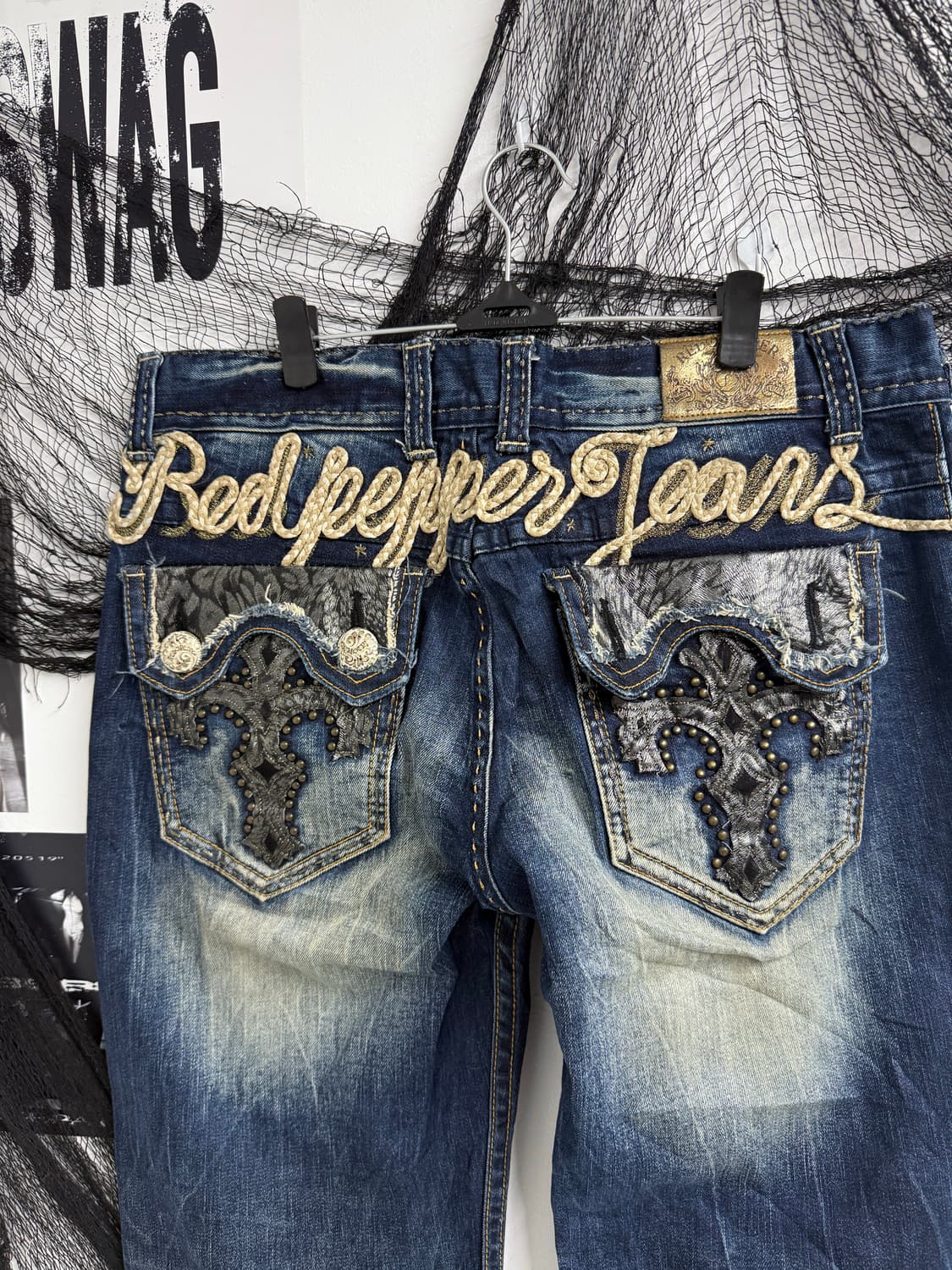 Red pepper cross patch detail jeans 상품이미지2