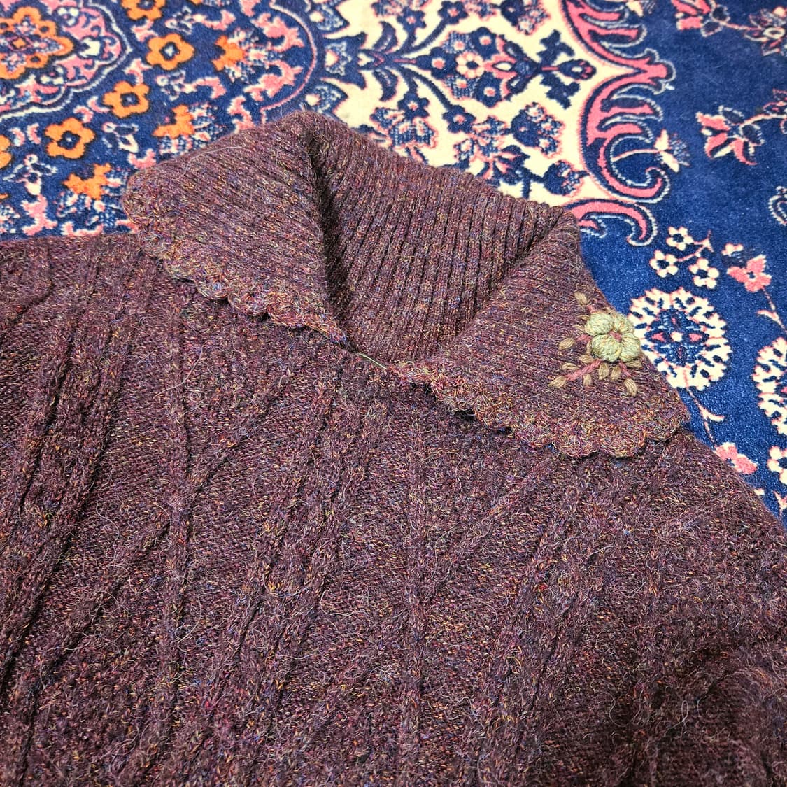 써스데이아일랜드 알파카 플라워 자수 스웨터 니트 상품이미지5