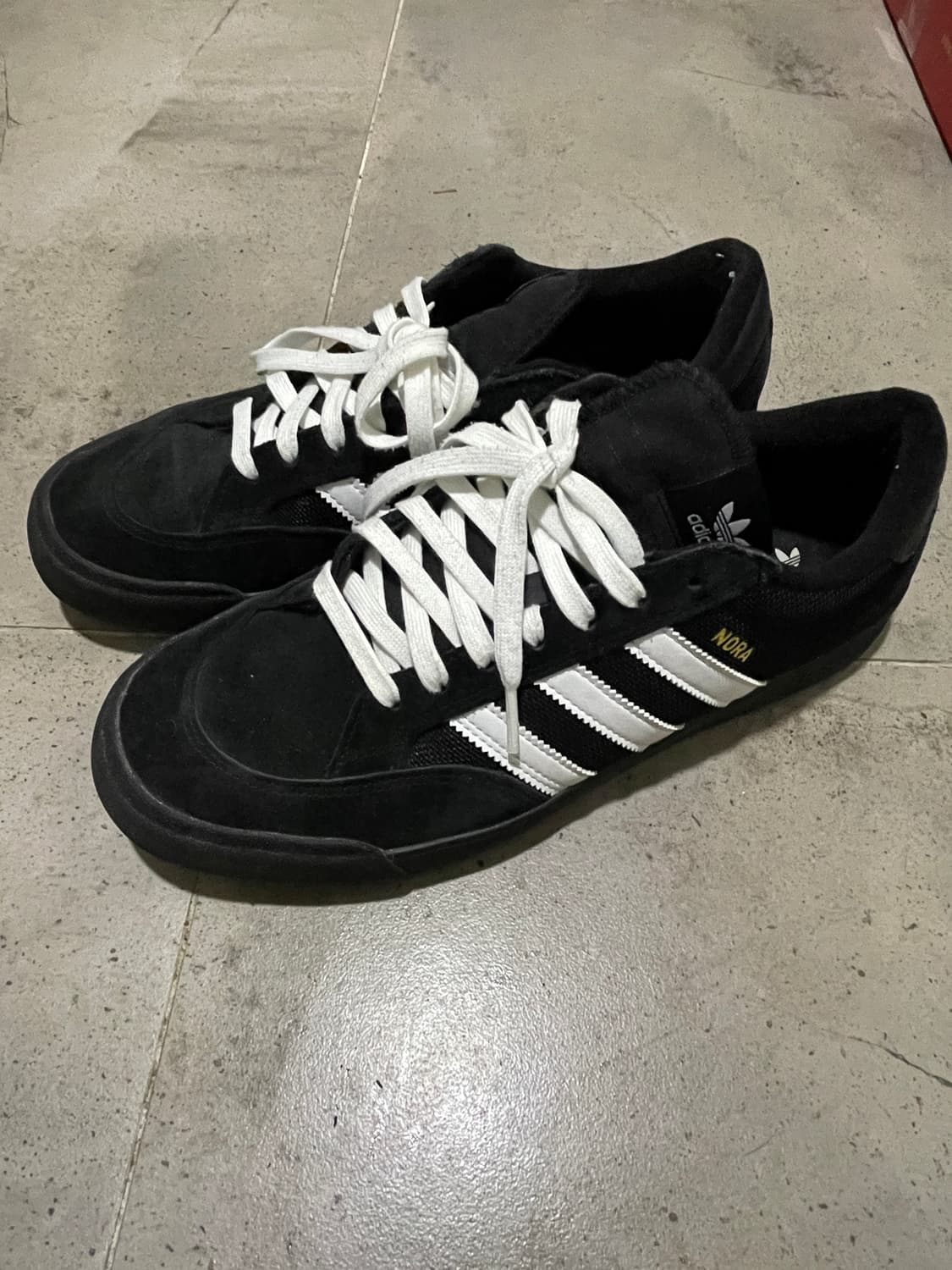 아디다스 노라 코어 블랙 골드 메탈릭 상품이미지2