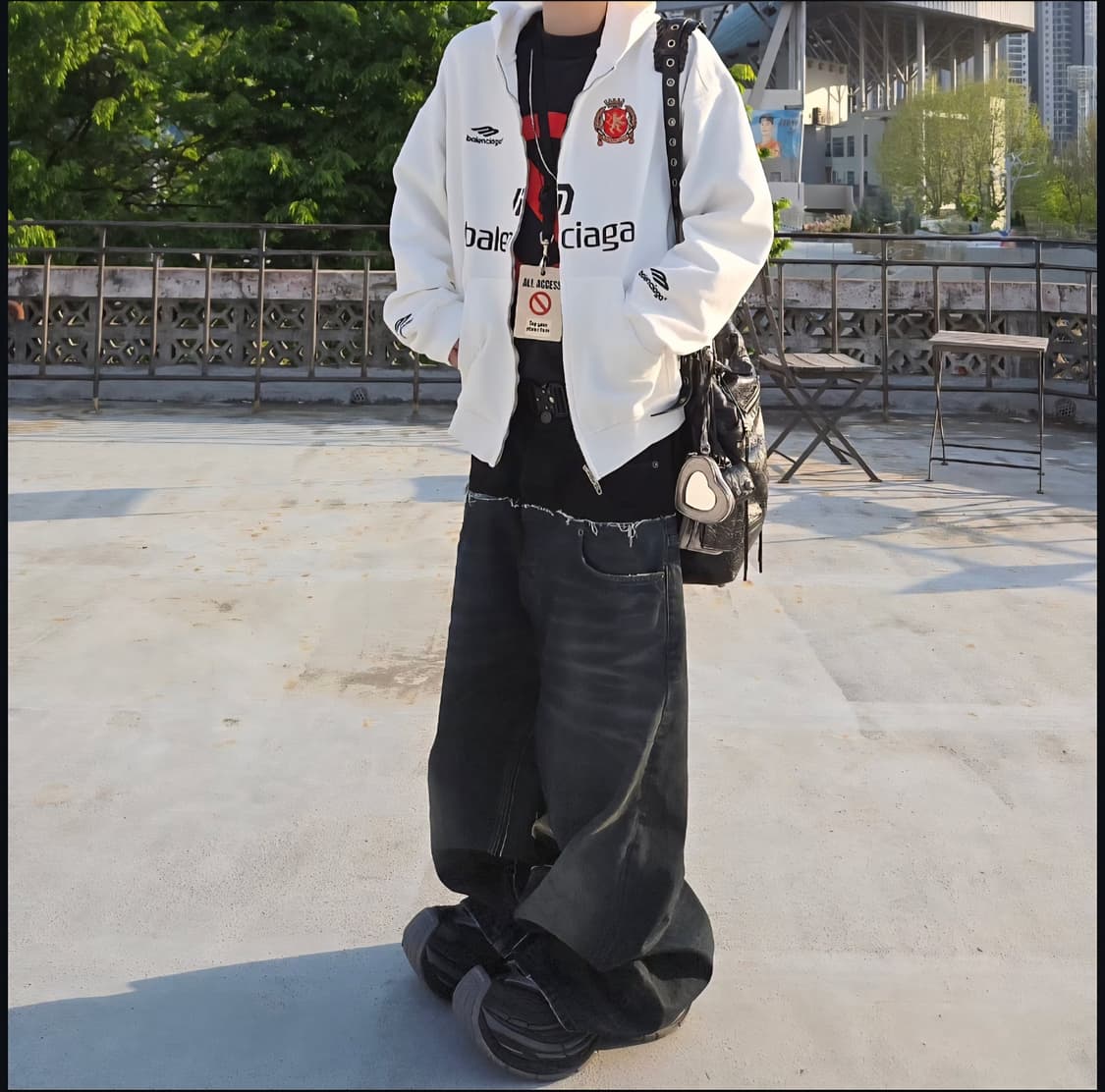 발렌시아가 르카골 토트백 미디움 숄더 블랙 실버 크로스 가방 램스킨 레더 상품이미지3