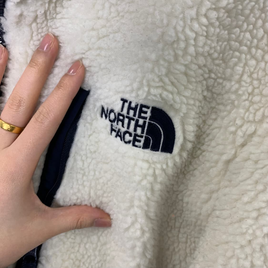 노스페이스 신형 화이트 쉐르파 플리스 자켓 상품이미지4