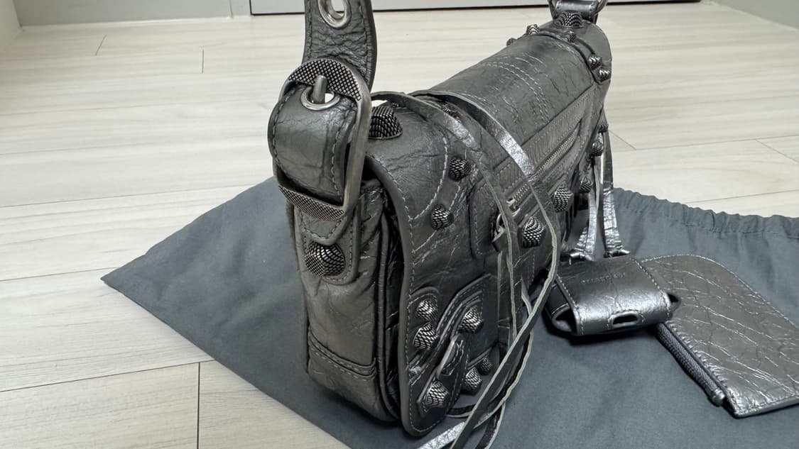 [OS] 발렌시아가 르 카골 플랩백  (크로스백) XS 실버 글레이 상품이미지7