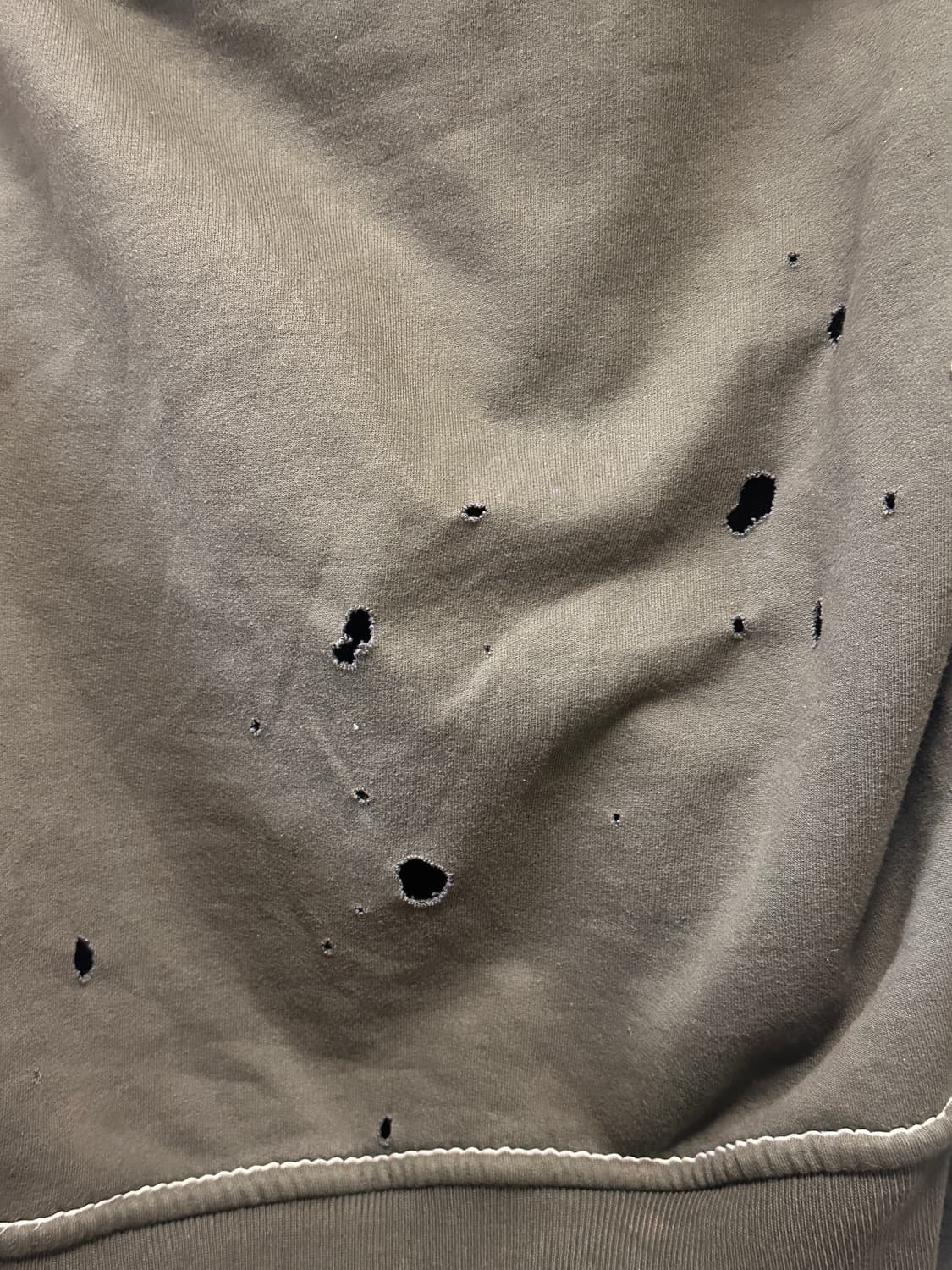 00‘s 트루릴리젼 디스트레스드 레이저 커팅 후드집업 상품이미지4