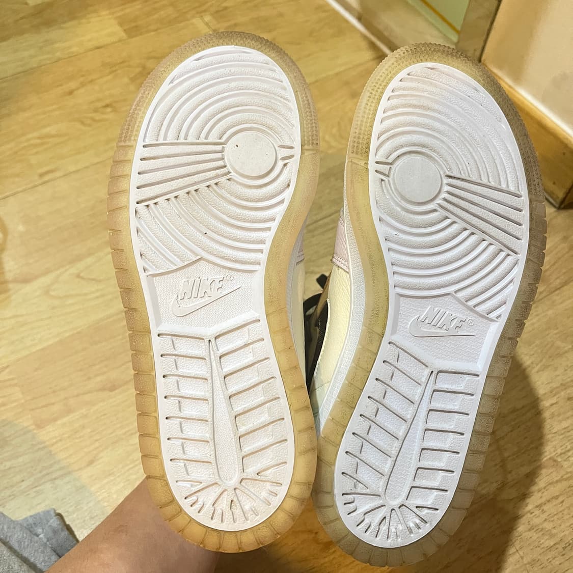 (W240) 나이키 조던1 줌에어 CMFT Pale ivory 상품이미지4