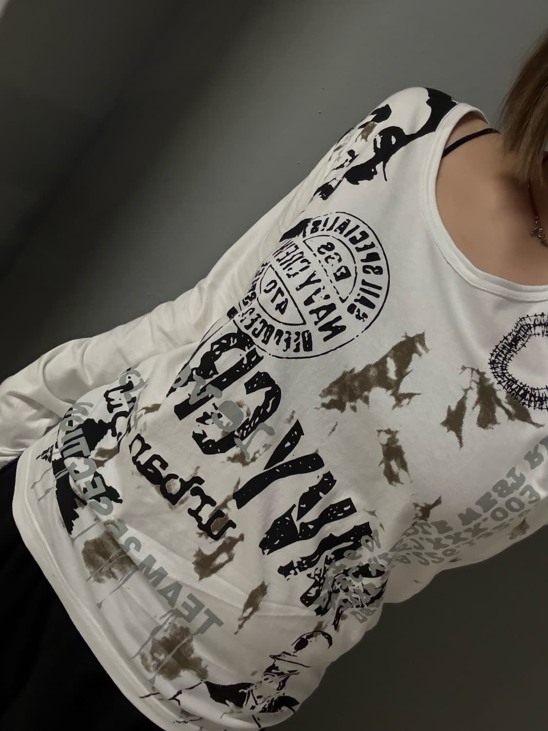 printing detail u-neck long sleeve 상품이미지1