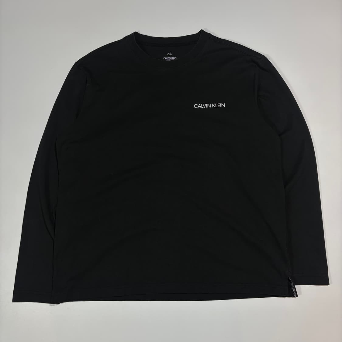 캘빈클라인 블랙 로고 긴팔 티셔츠 상품이미지1