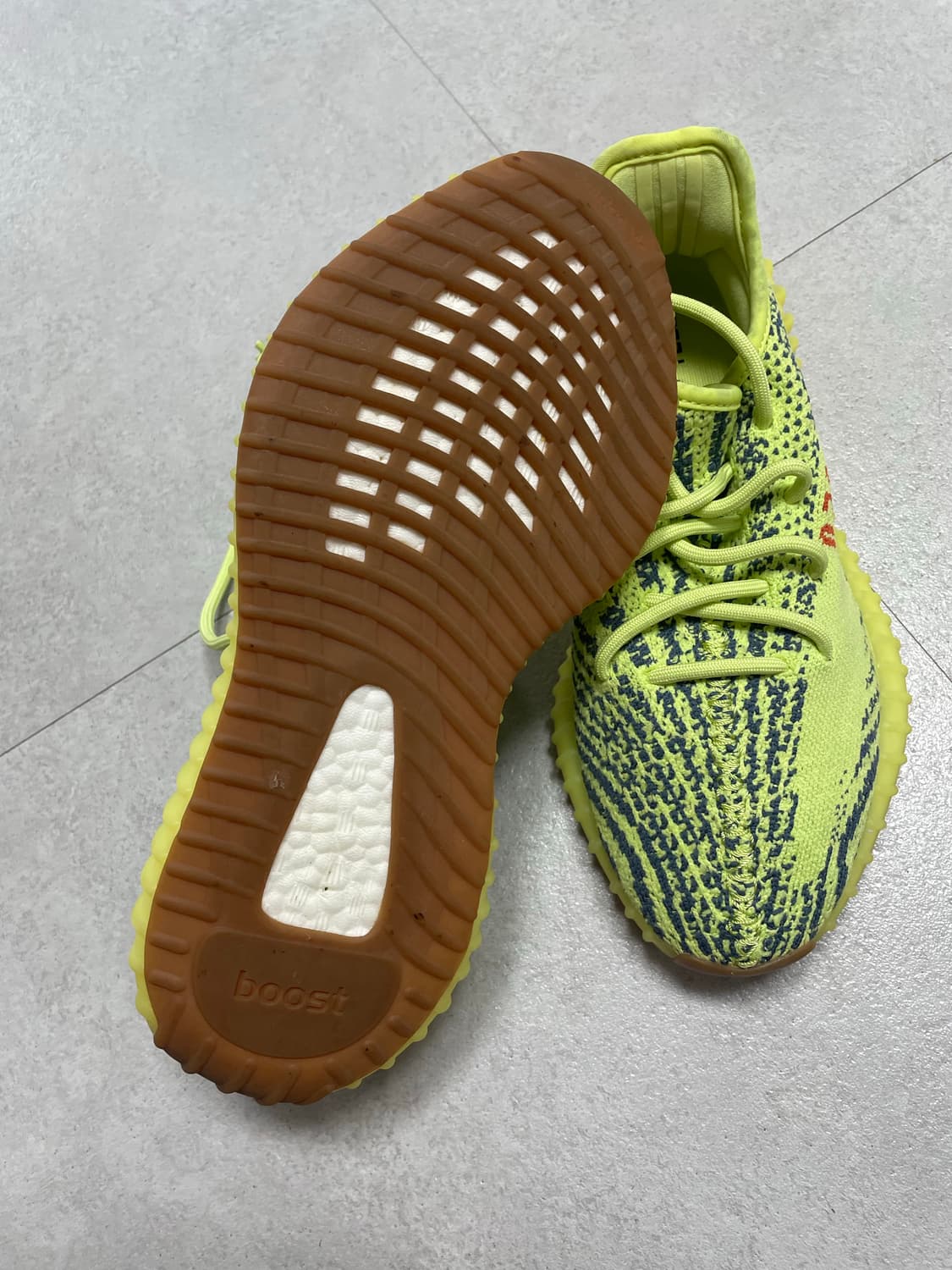 이지 부스트350v2 프로즌 엘로우 상품이미지2