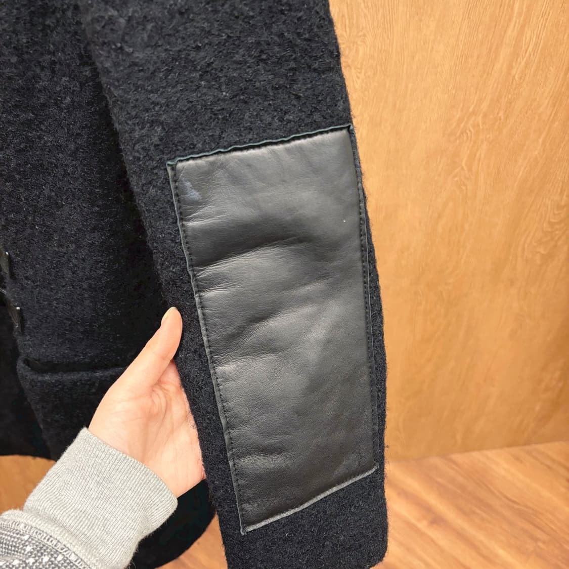 마쥬 긴팔 롱 코트 레더 버클 암 패치 히든 포켓 디테일 블랙 상품이미지6