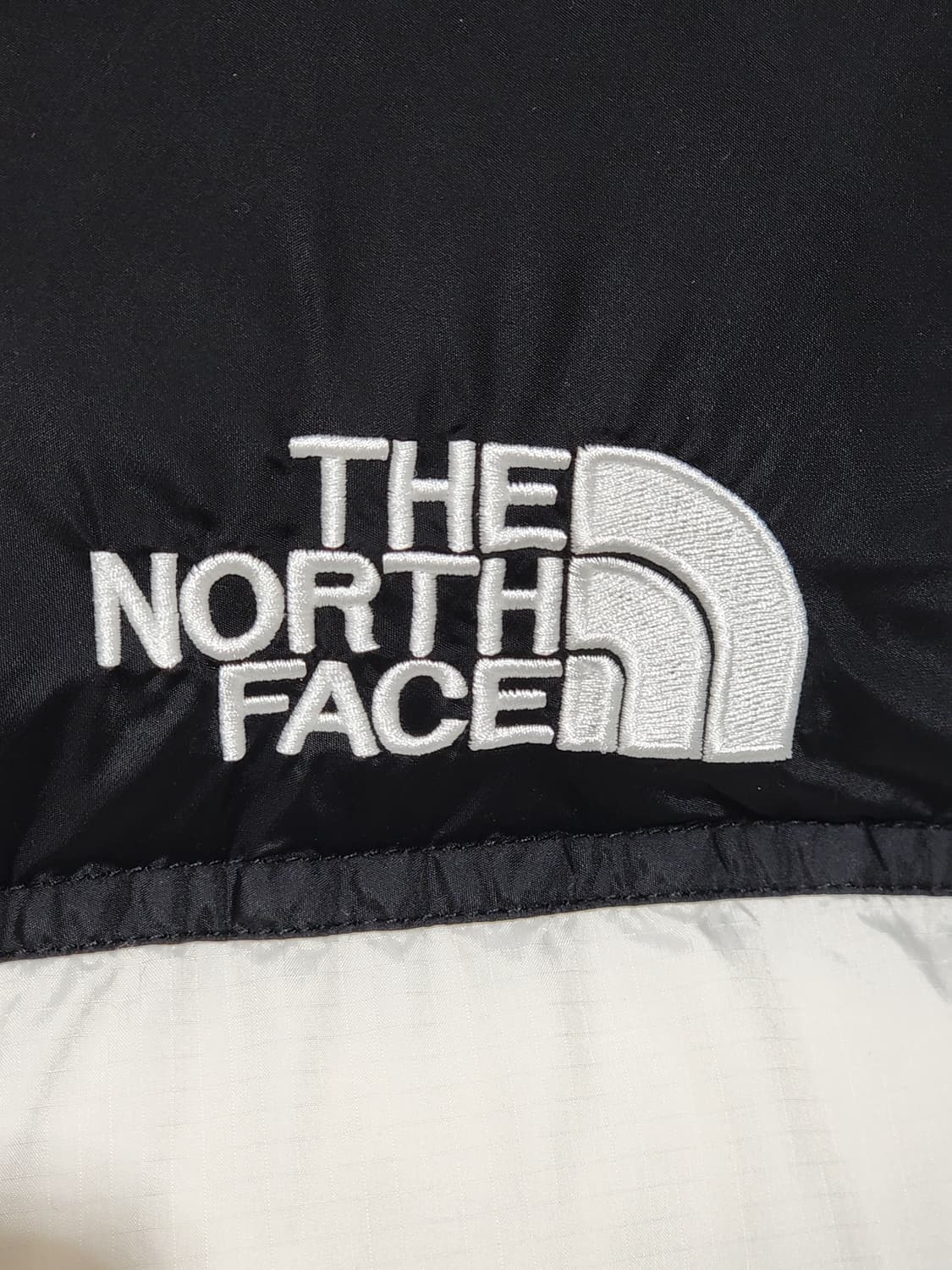 (M) 노스페이스 눕시패딩 점퍼 검흰 투톤  700 다운자켓  상품이미지4