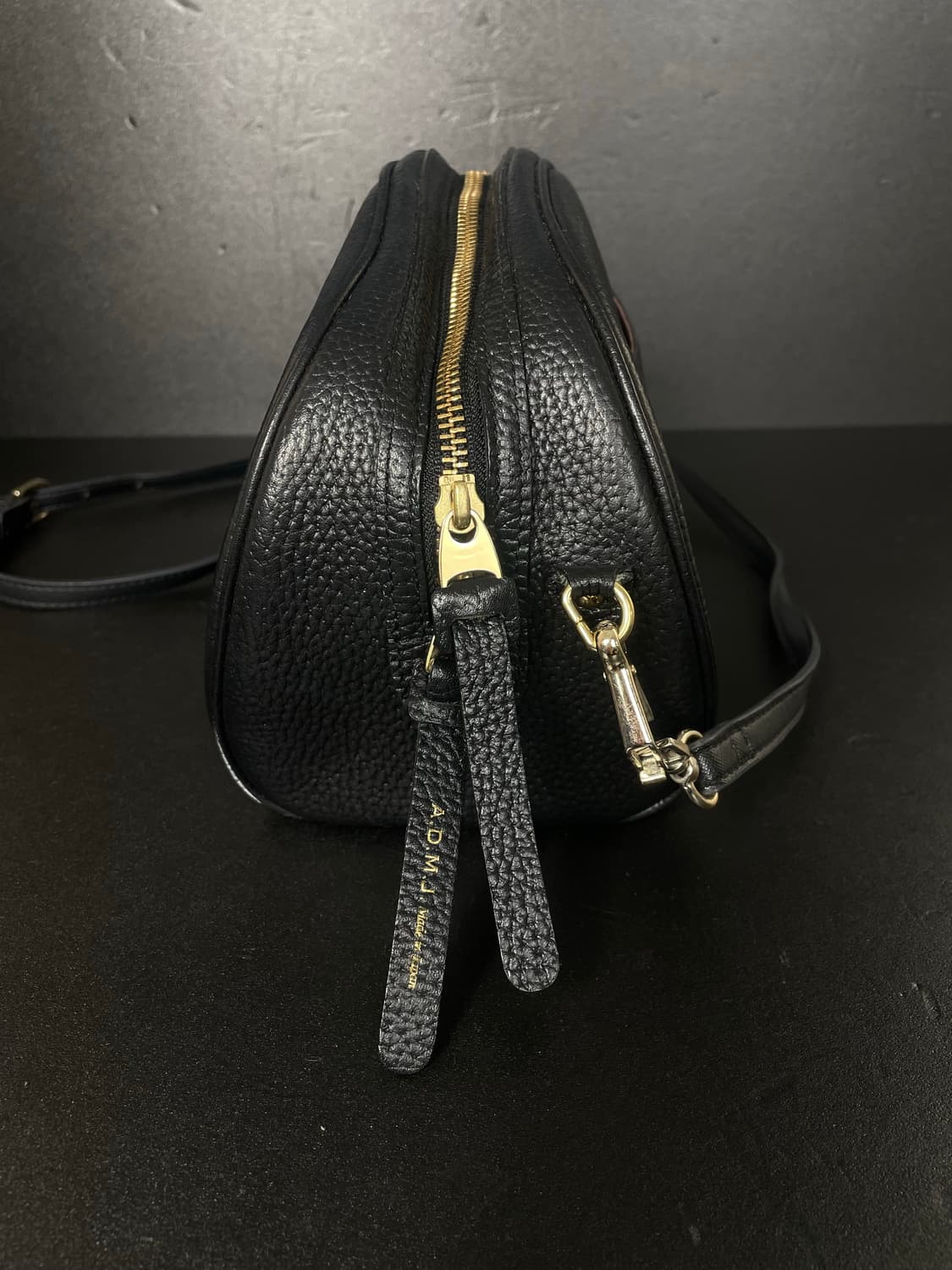 A.D.M.J THE BEE 라운드 악센트 블랙 레이디스 크로스백 상품이미지7