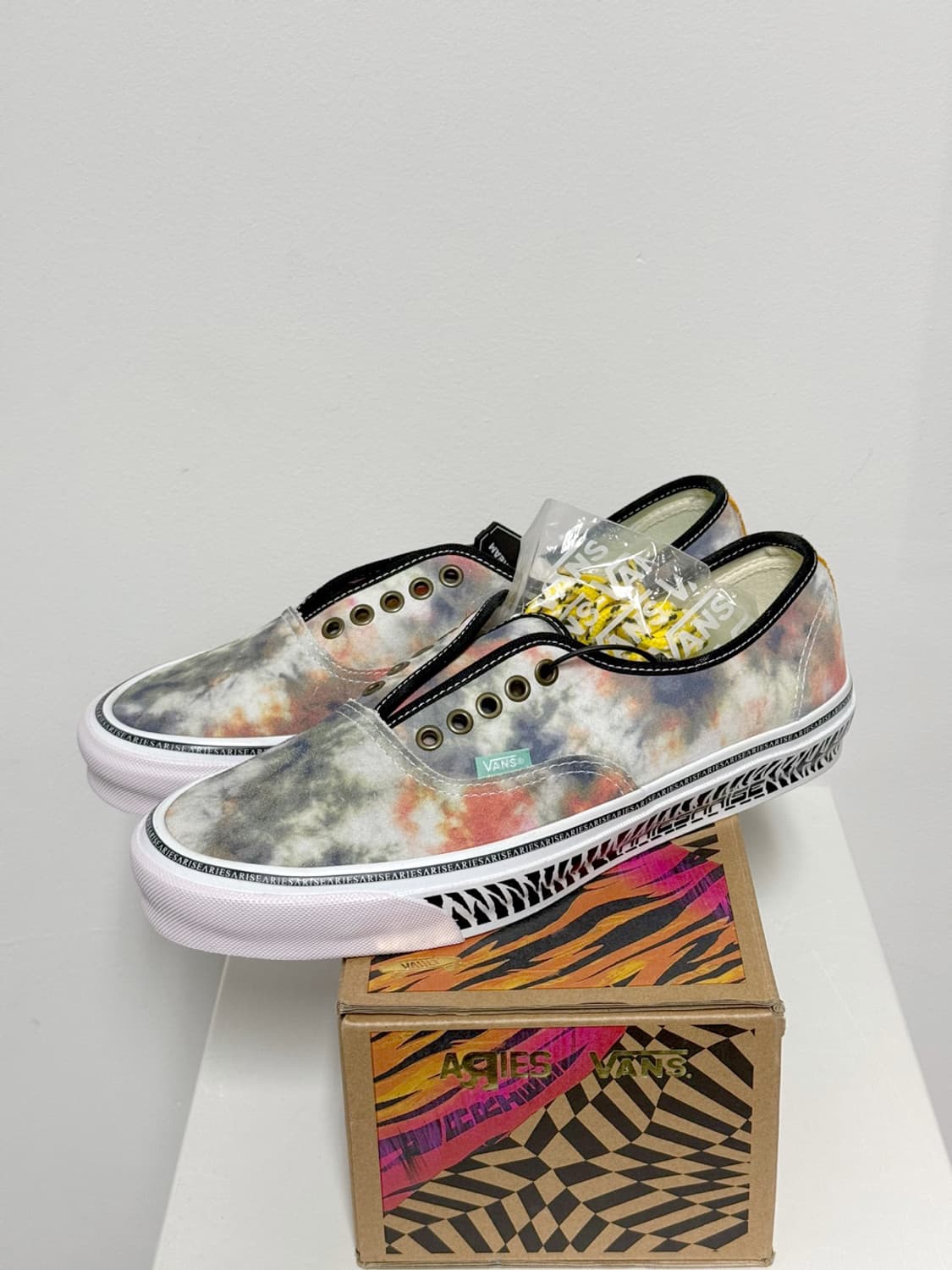 [285] 반스볼트 X 에리즈 어센틱 타이다이 상품이미지1