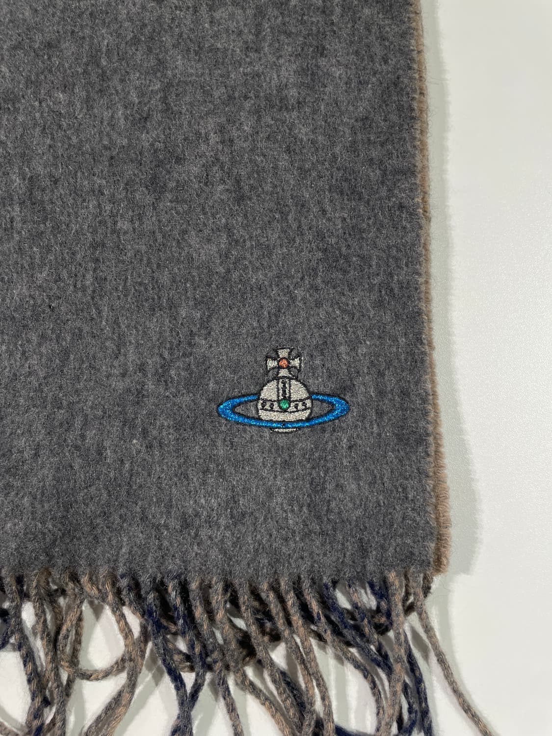 비비안 웨스트우드 차콜 빅 orb 로고 캐시미어 머플러 상품이미지7