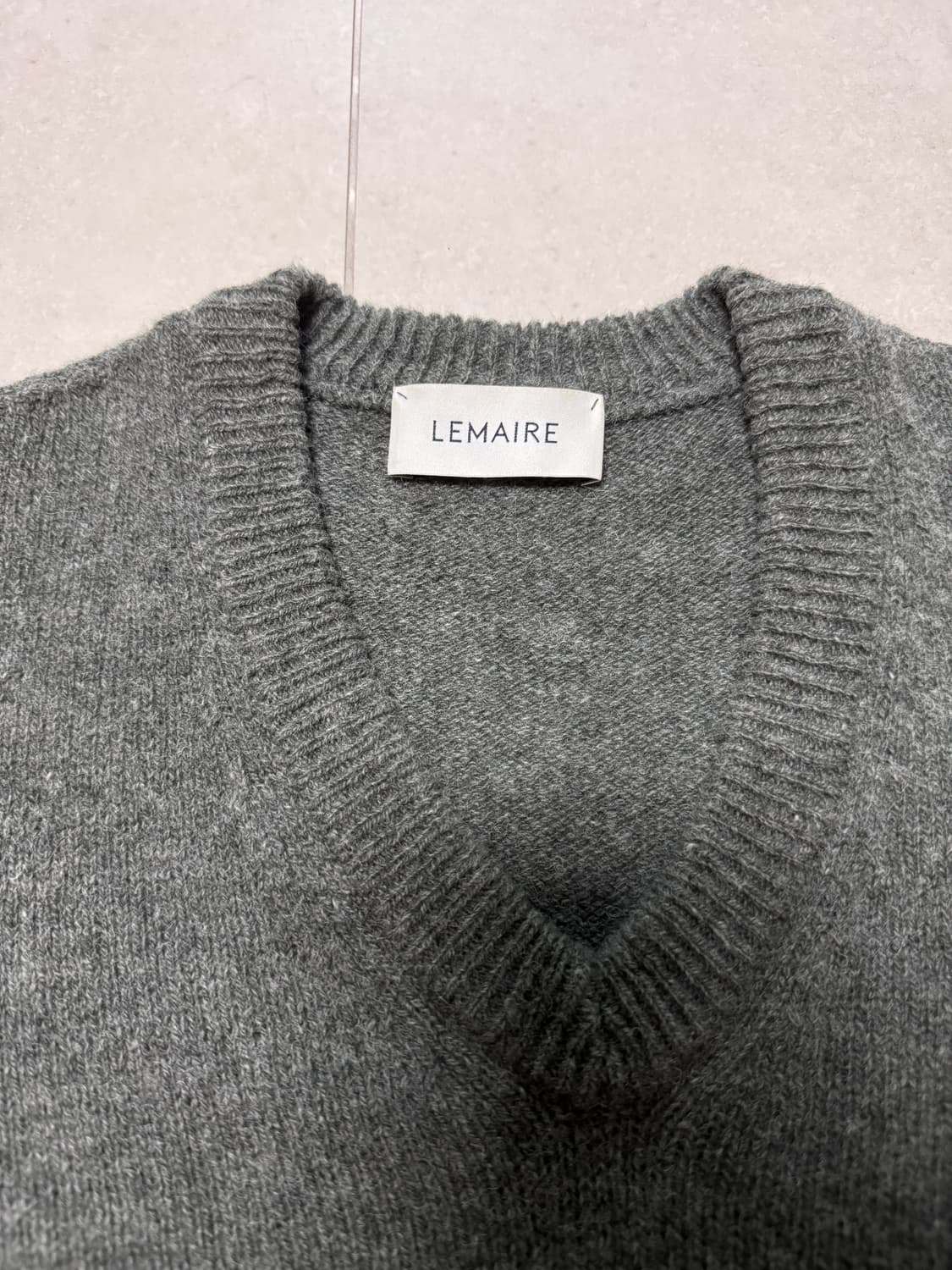 르메르 v neck 니트 스웨터 상품이미지3