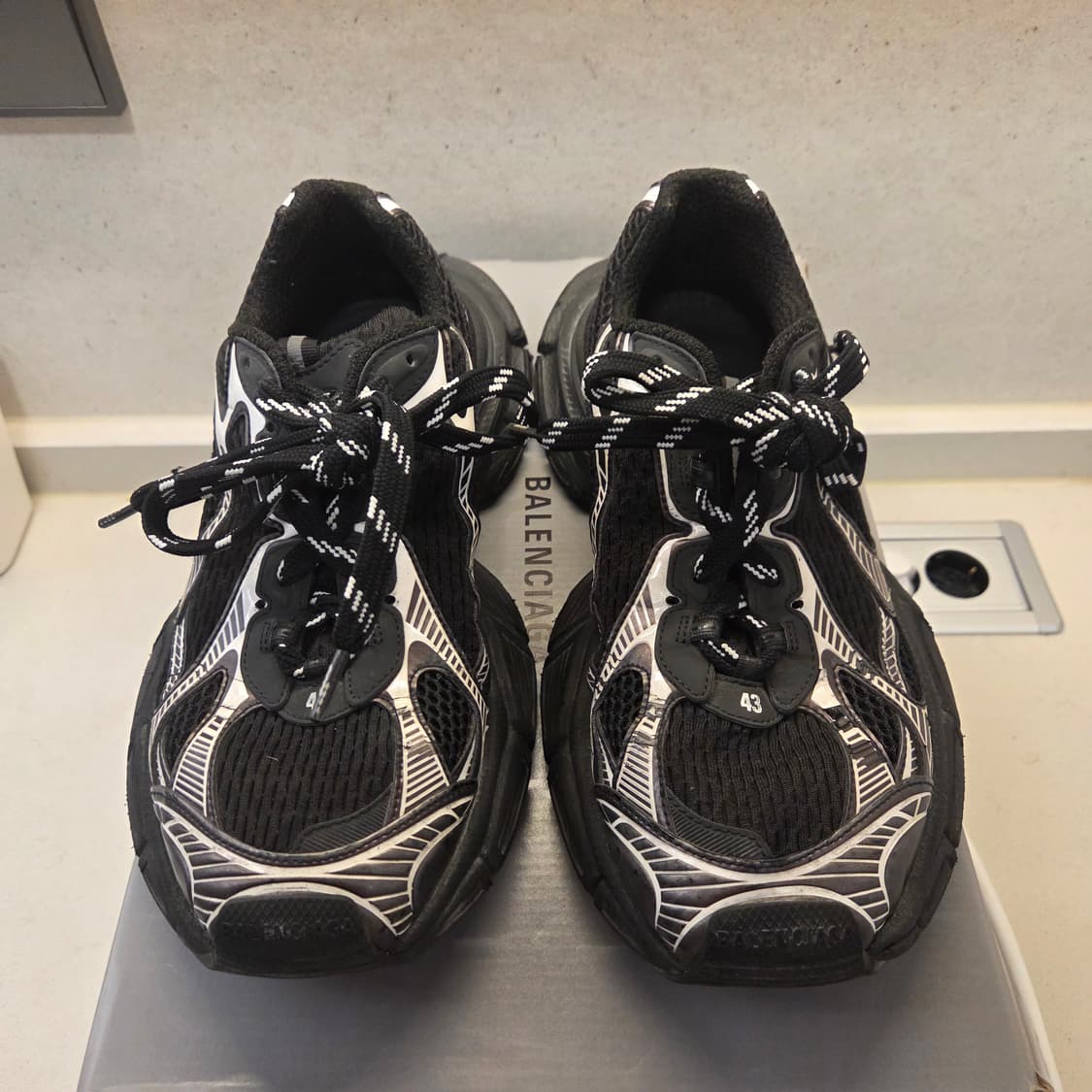 발렌시아가 3XL 블랙 43 사이즈 상품이미지1