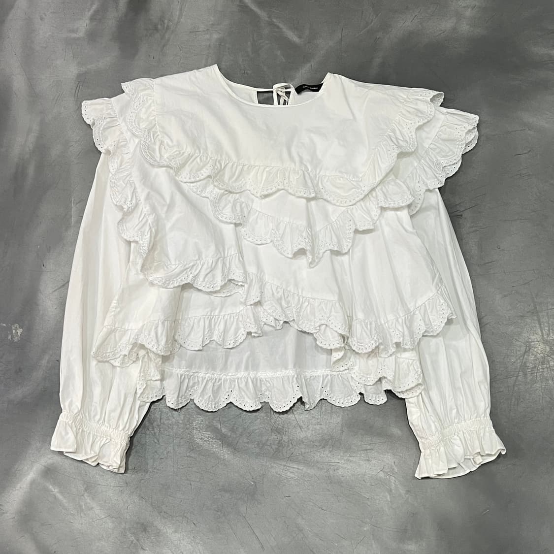  이자벨마랑 펀칭 러플 블라우스 y14636 상품이미지1