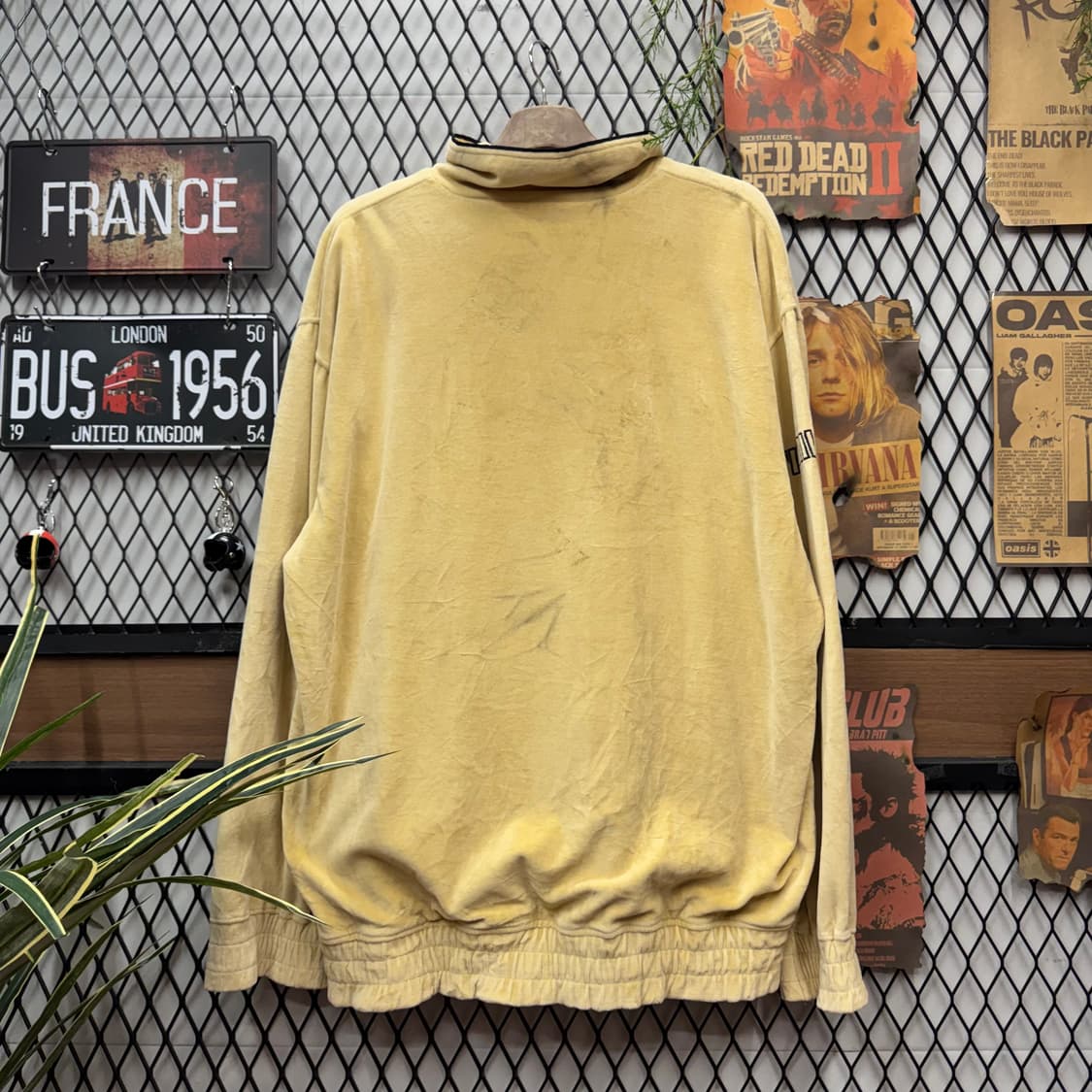 90s 빈티지 올드스쿨 벨벳 트랙자켓 전면 패치 디테일 옐로 상품이미지2