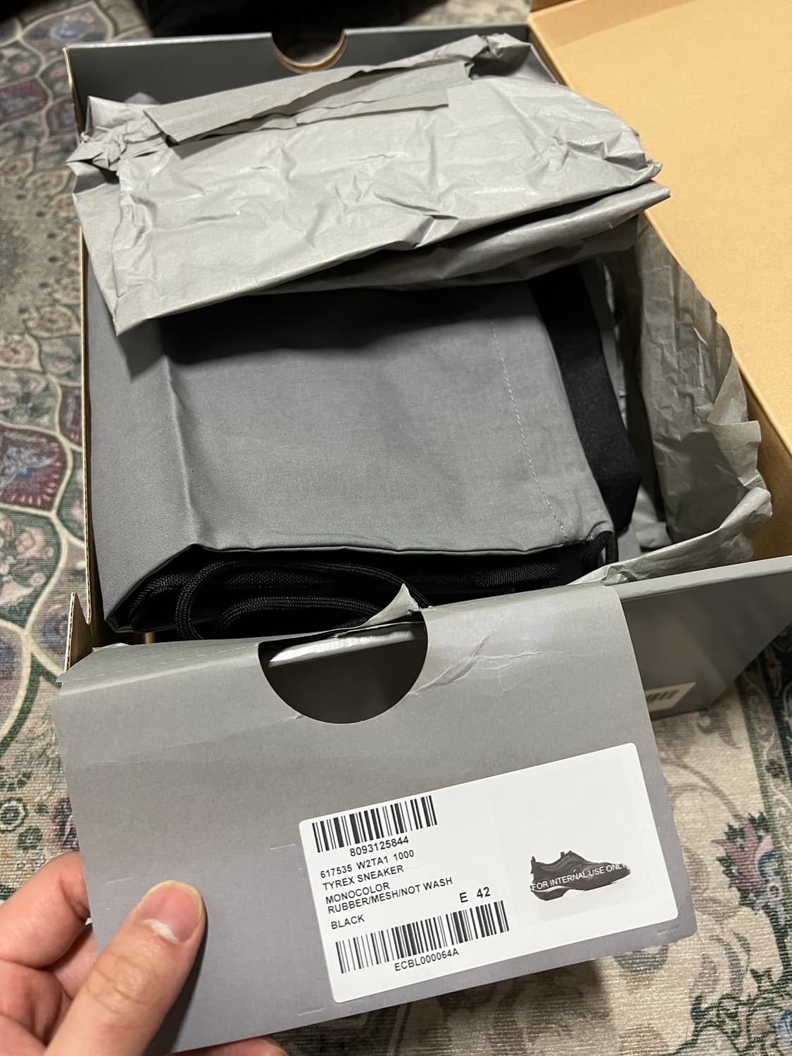 발렌시아가 타이렉스 42사이즈 팝니다 상품이미지2