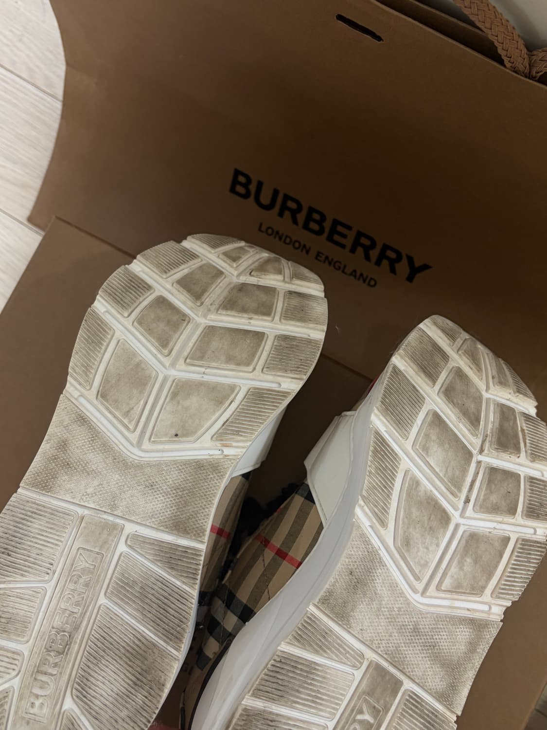 버버리 스니커즈 36.5 사이즈 (235) 상품이미지3