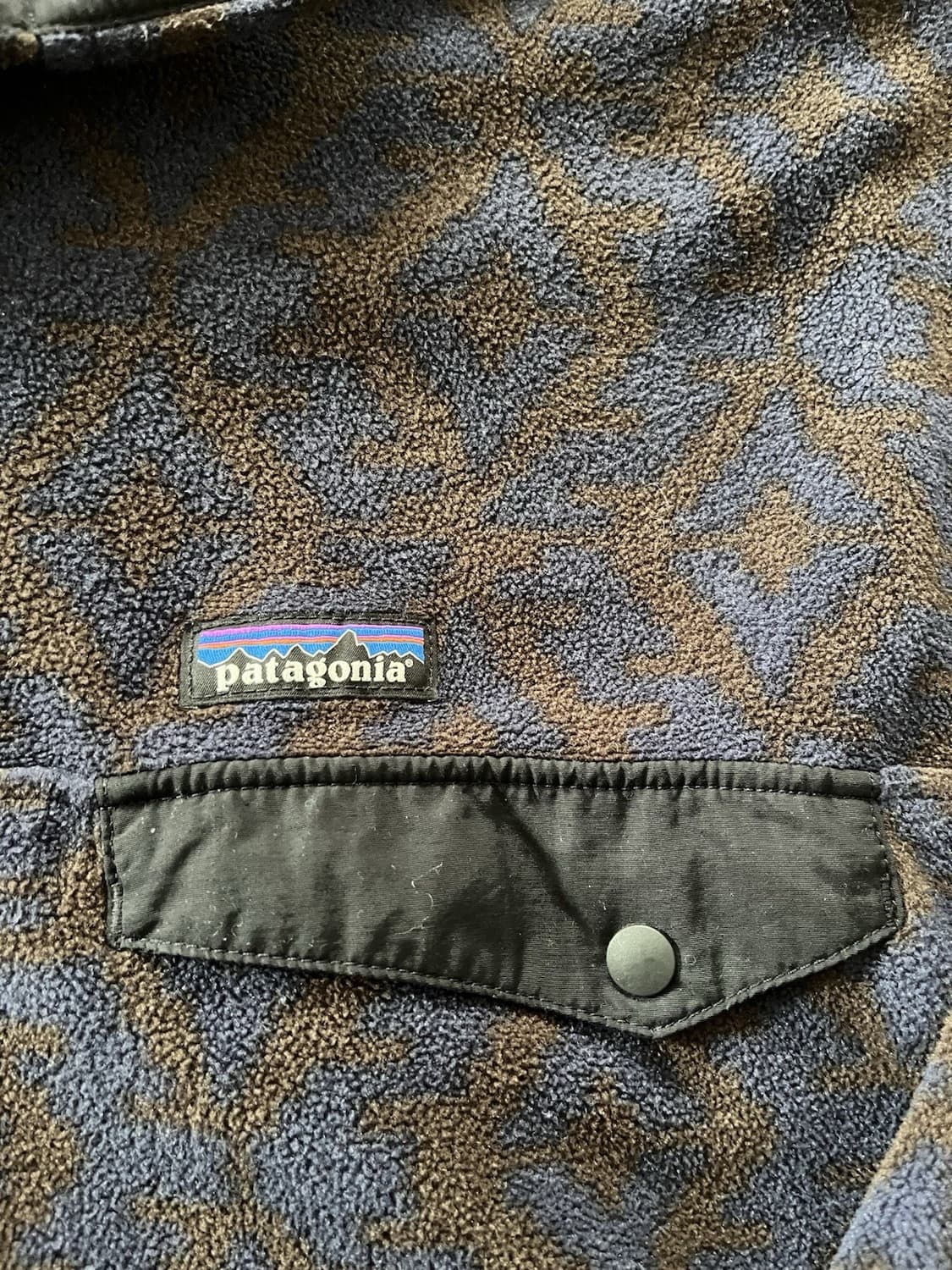 파타고니아 신칠라 스냅-T 네이비/브라운 아즈텍 패턴 상품이미지2