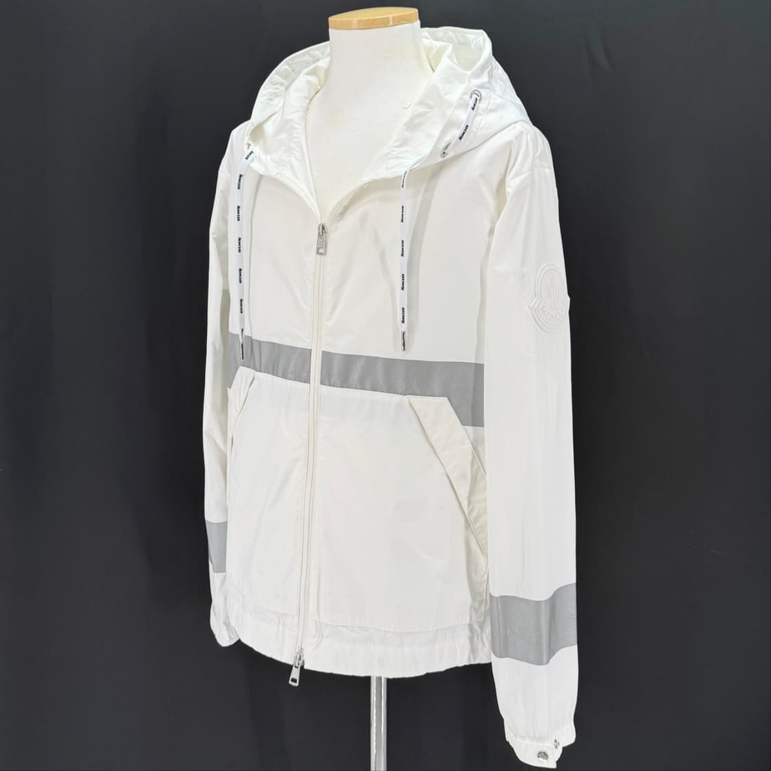 [2사이즈] 몽클레어 빅로고 바람막이 후드 자켓 화이트 상품이미지9