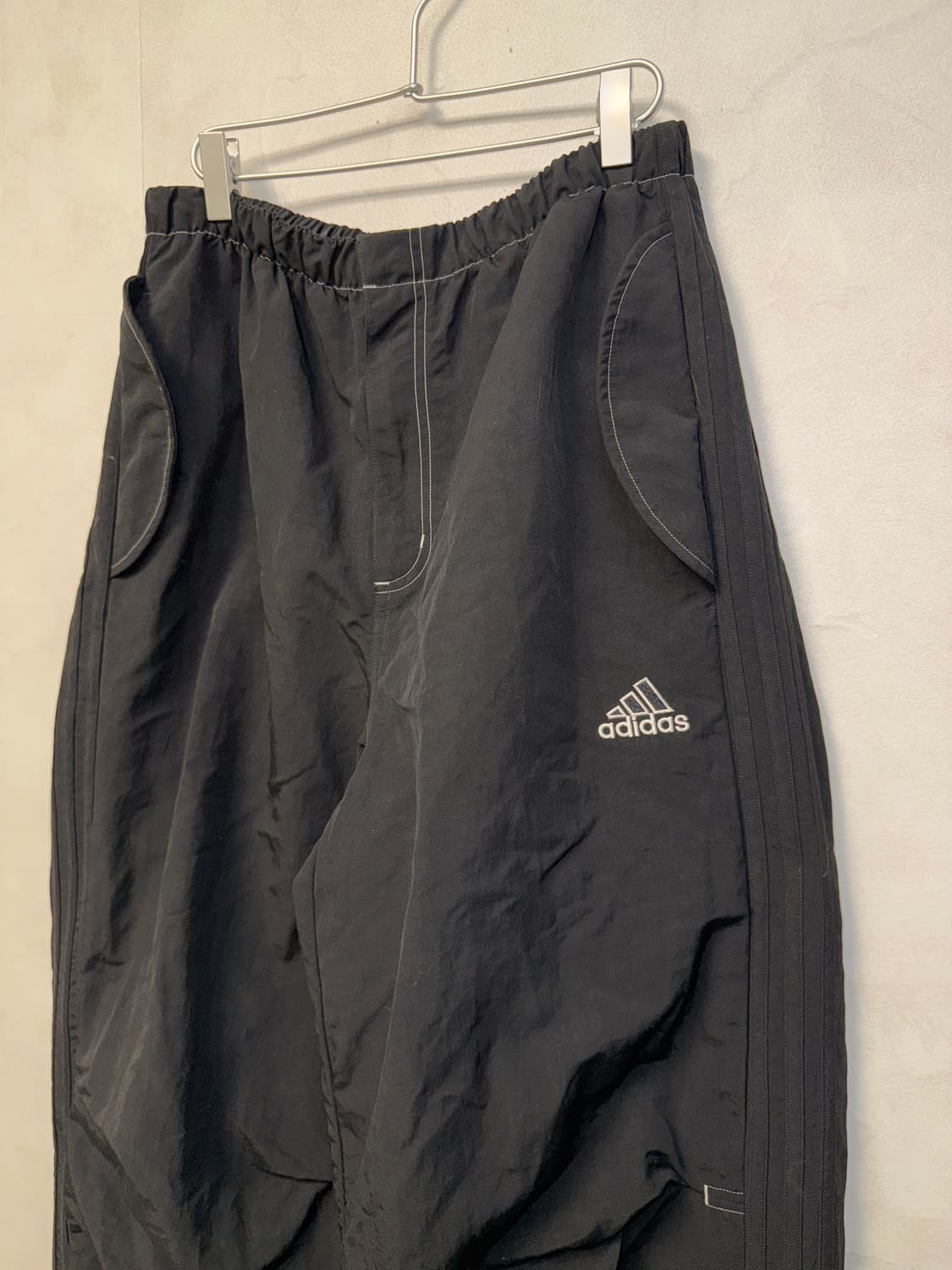 Adidas Originals parachute pants black 상품이미지2