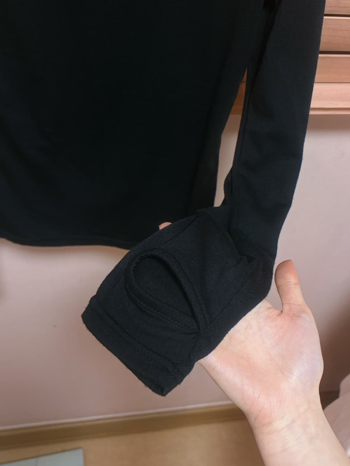 블랙 긴팔 목폴라 티셔츠(실물이 더 예쁘고 팔 매우 길어보임) 상품이미지2