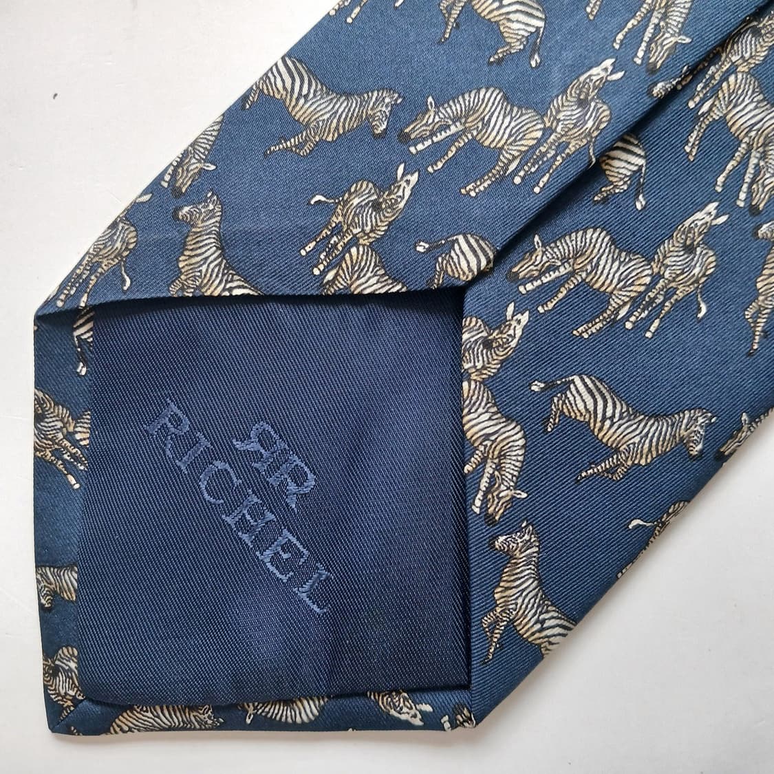 리첼 실크 네이비 얼룩말 모티브 넥타이 9.2cm A+등급 G17
 상품이미지7