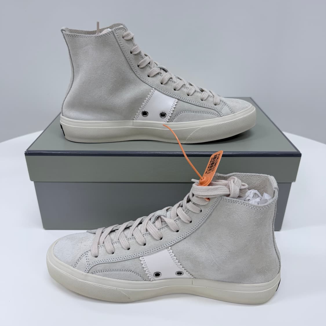[미사용/255] 톰포드 캠브리지 스웨이드 하이탑 스니커즈 라이트 그레이 상품이미지5