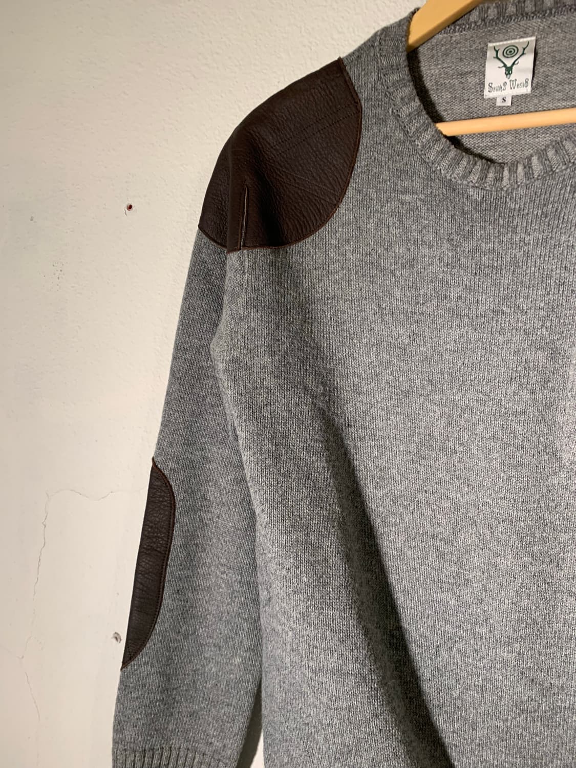 남이서팔 사슴가죽 패치 니트 상품이미지5