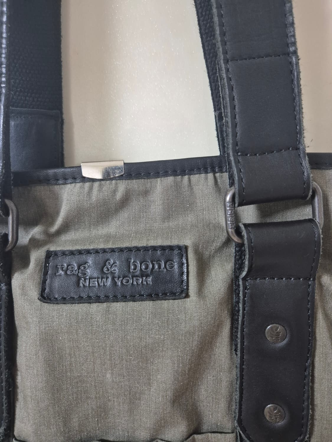 래그앤본(Rag & Bone) 토트백입니다.
단시간 착용하고 보관만 해서 상품이미지3