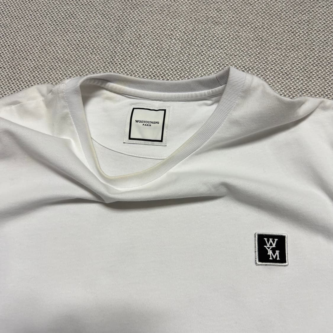 우영미 화이트 반팔 티셔츠 상품이미지2