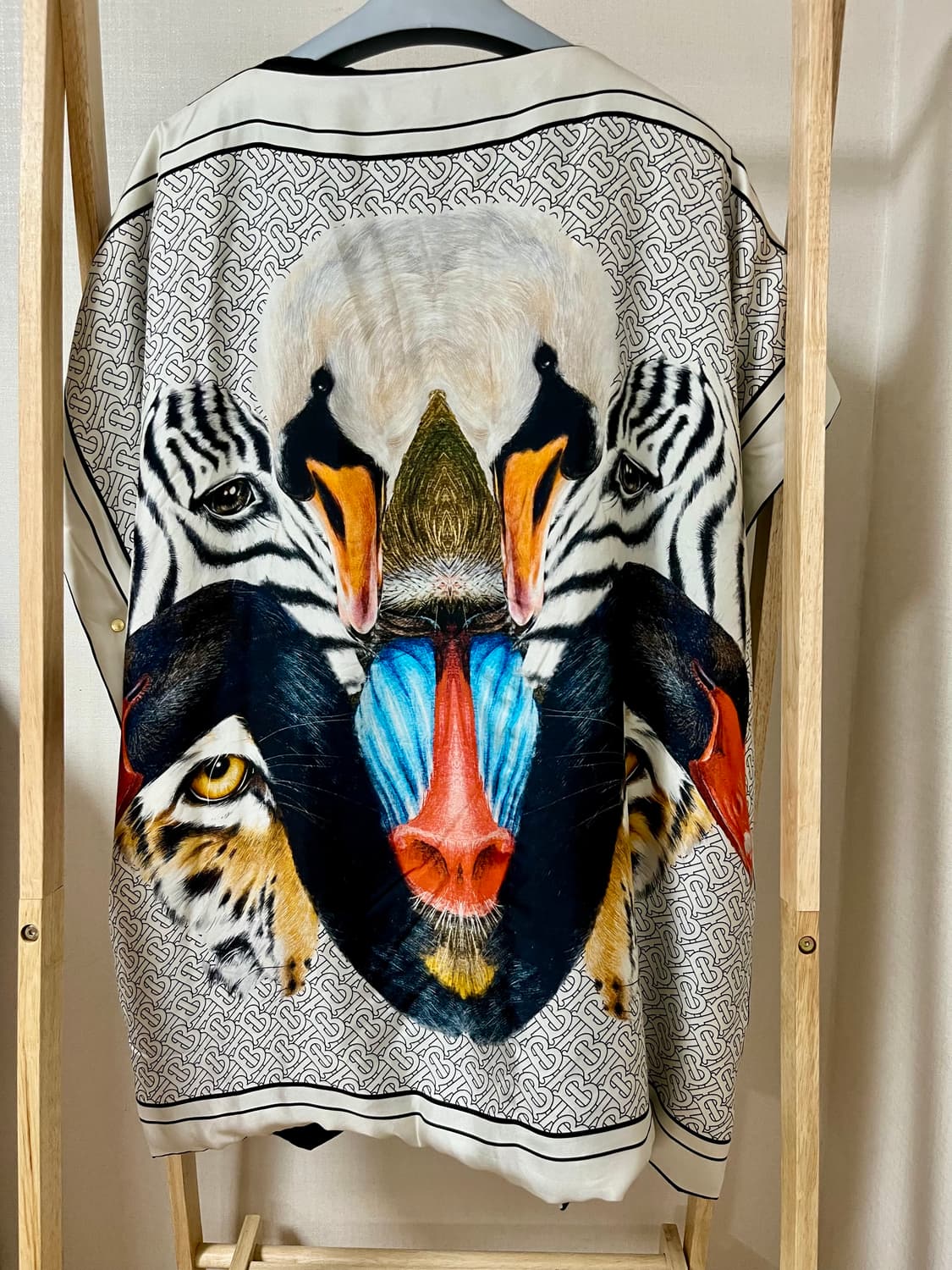 버버리 실크 블라우스  프리사이즈 정품 상품이미지2