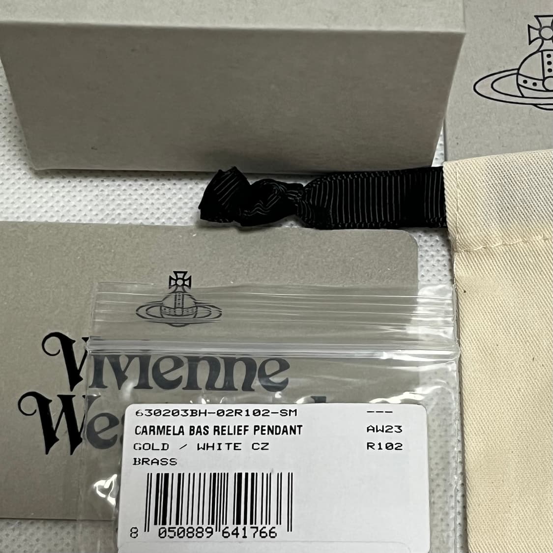 비비안웨스트우드 25fw 카멜라 바스 릴리프 목걸이/골드 상품이미지5