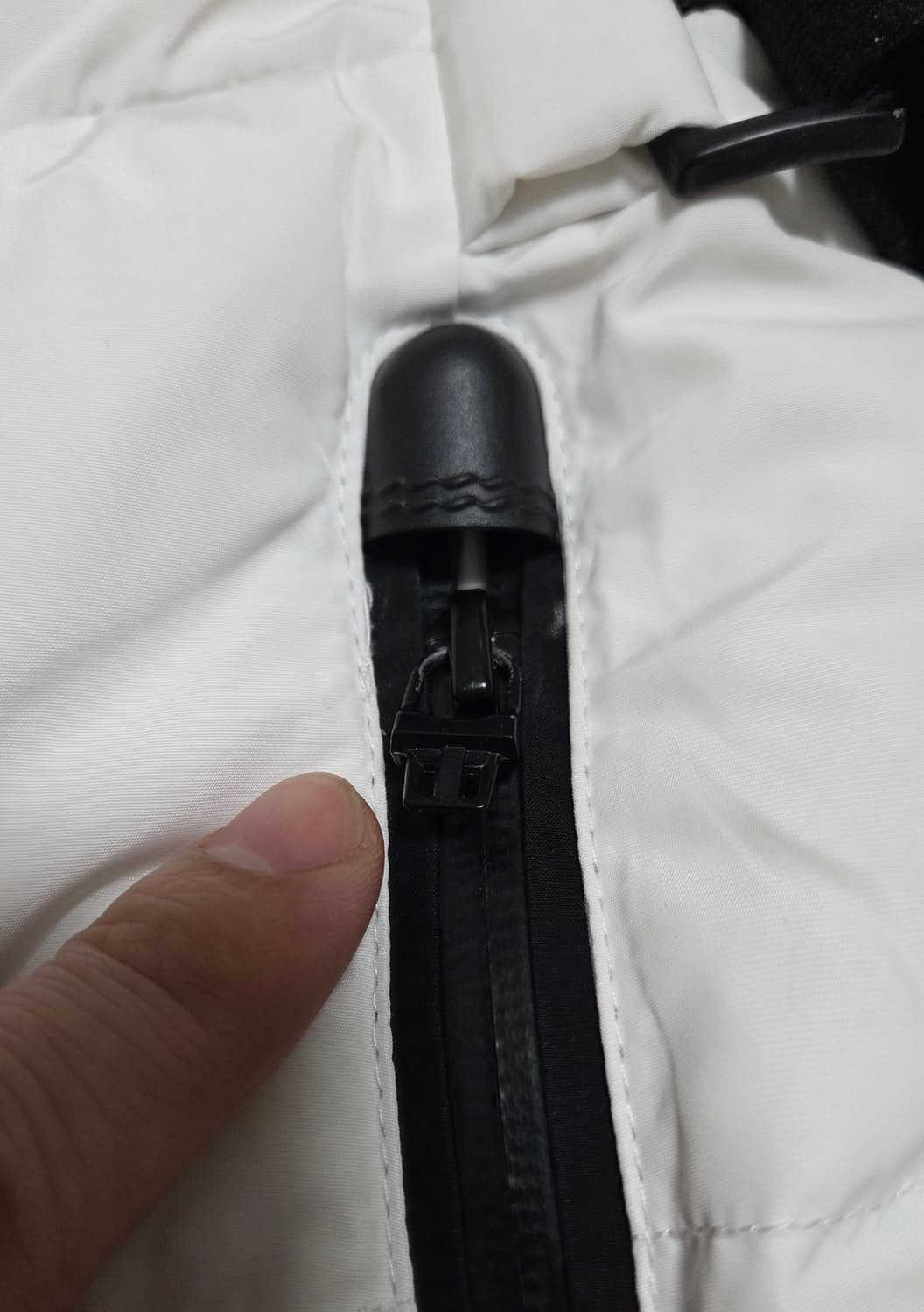 몽클레어 가이안 쇼트 다운 자켓 상품이미지10