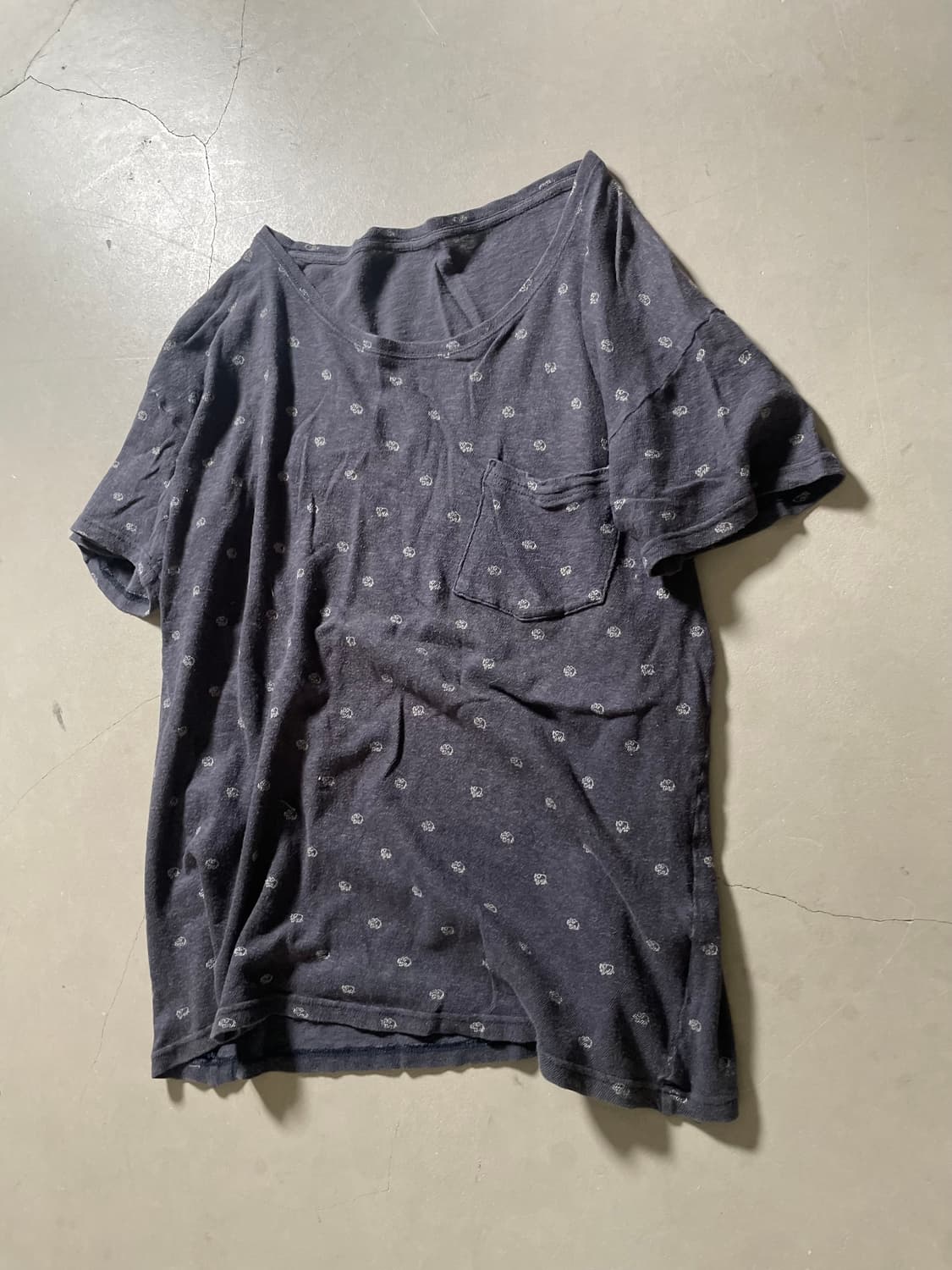 캐피탈 패턴 포켓 티 상품이미지3