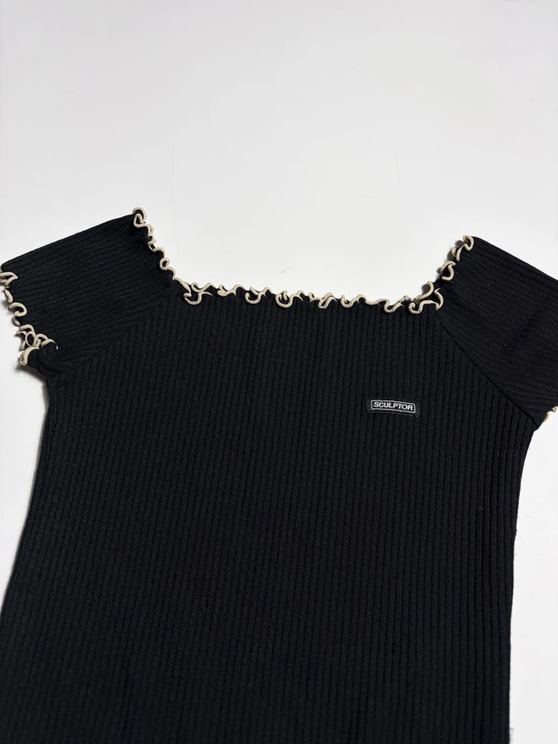 스컬프터 20SS 블랙 크롭 오프숄더 엣지 탑 R1536 상품이미지2