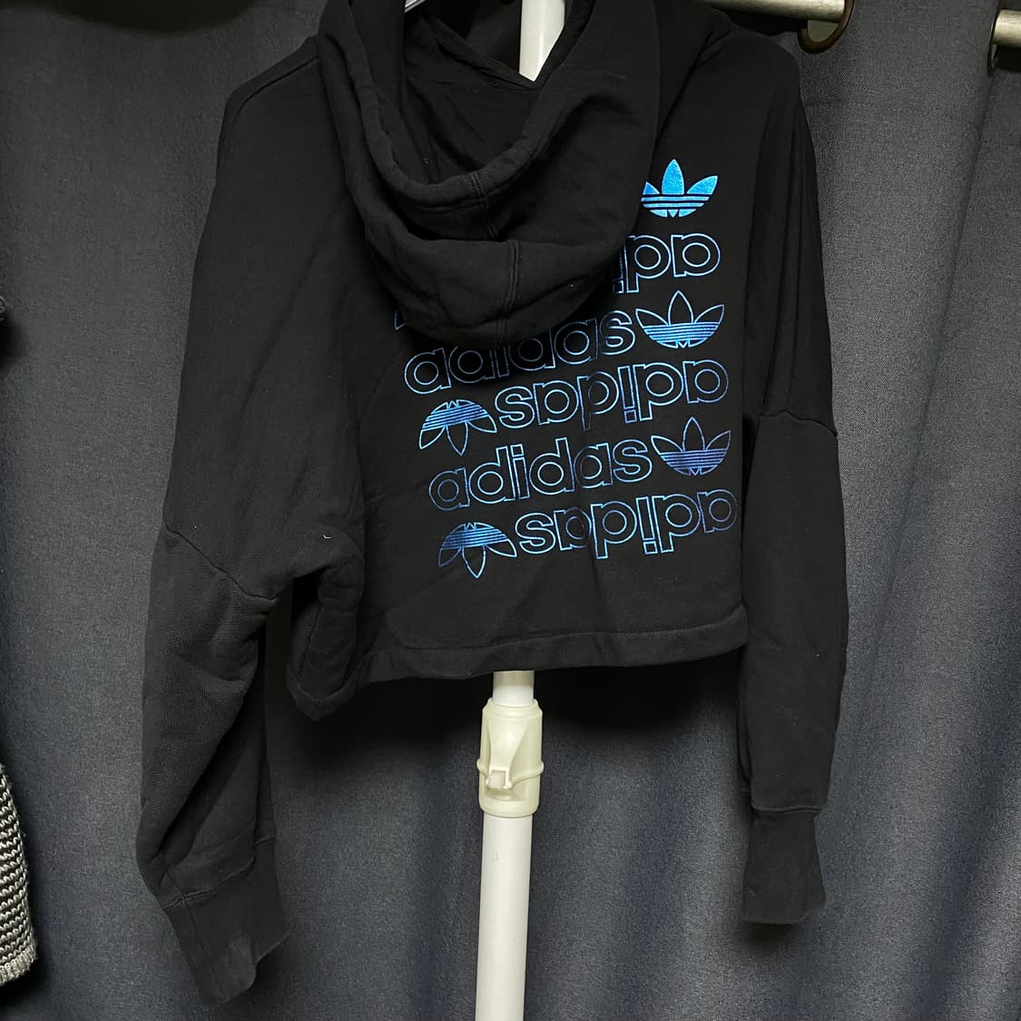 아디다스 로고 크롭 후드티  상품이미지2
