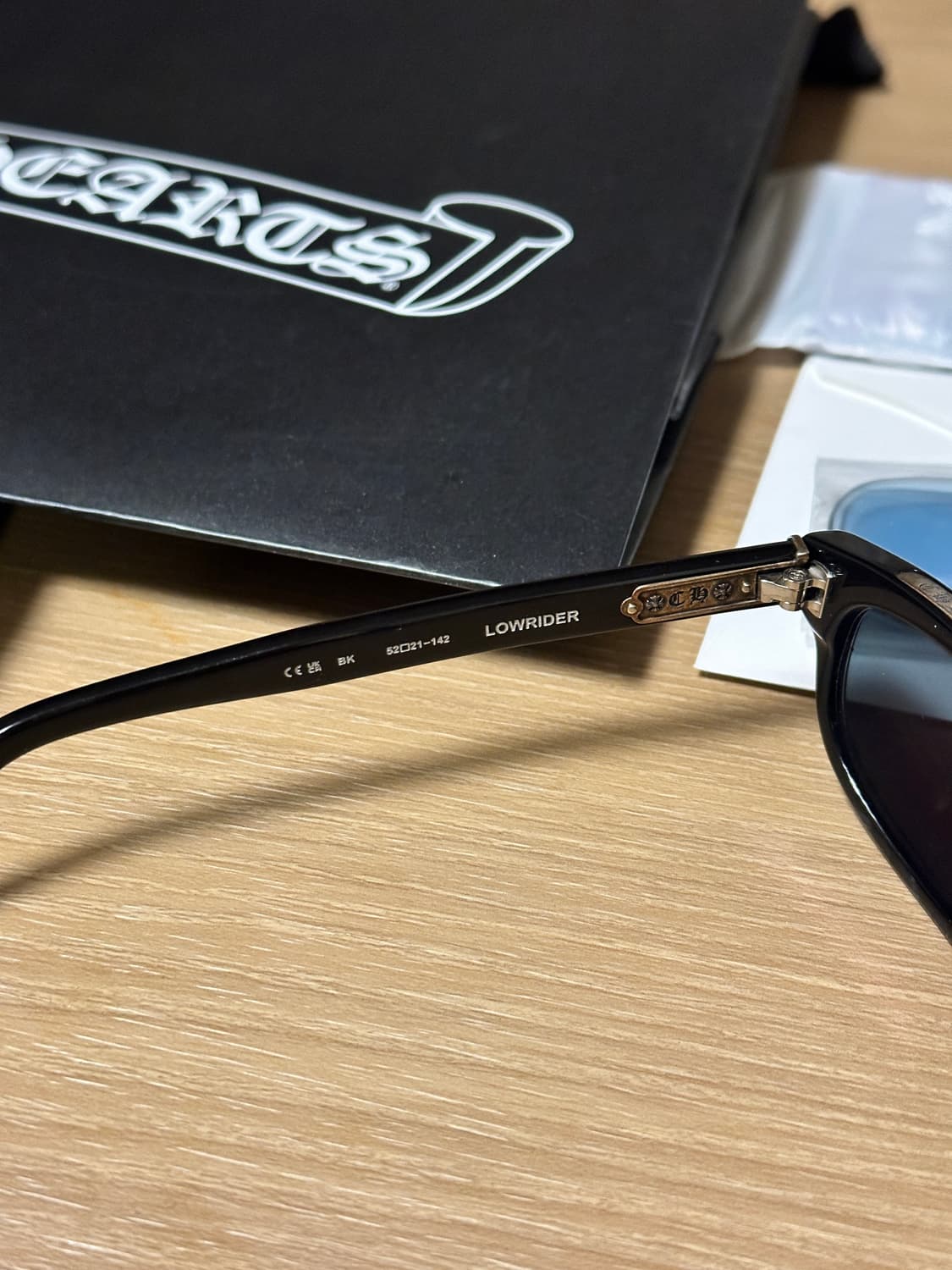 크롬하츠 로우라이더 52 유광 블랙 블루렌즈 상품이미지5