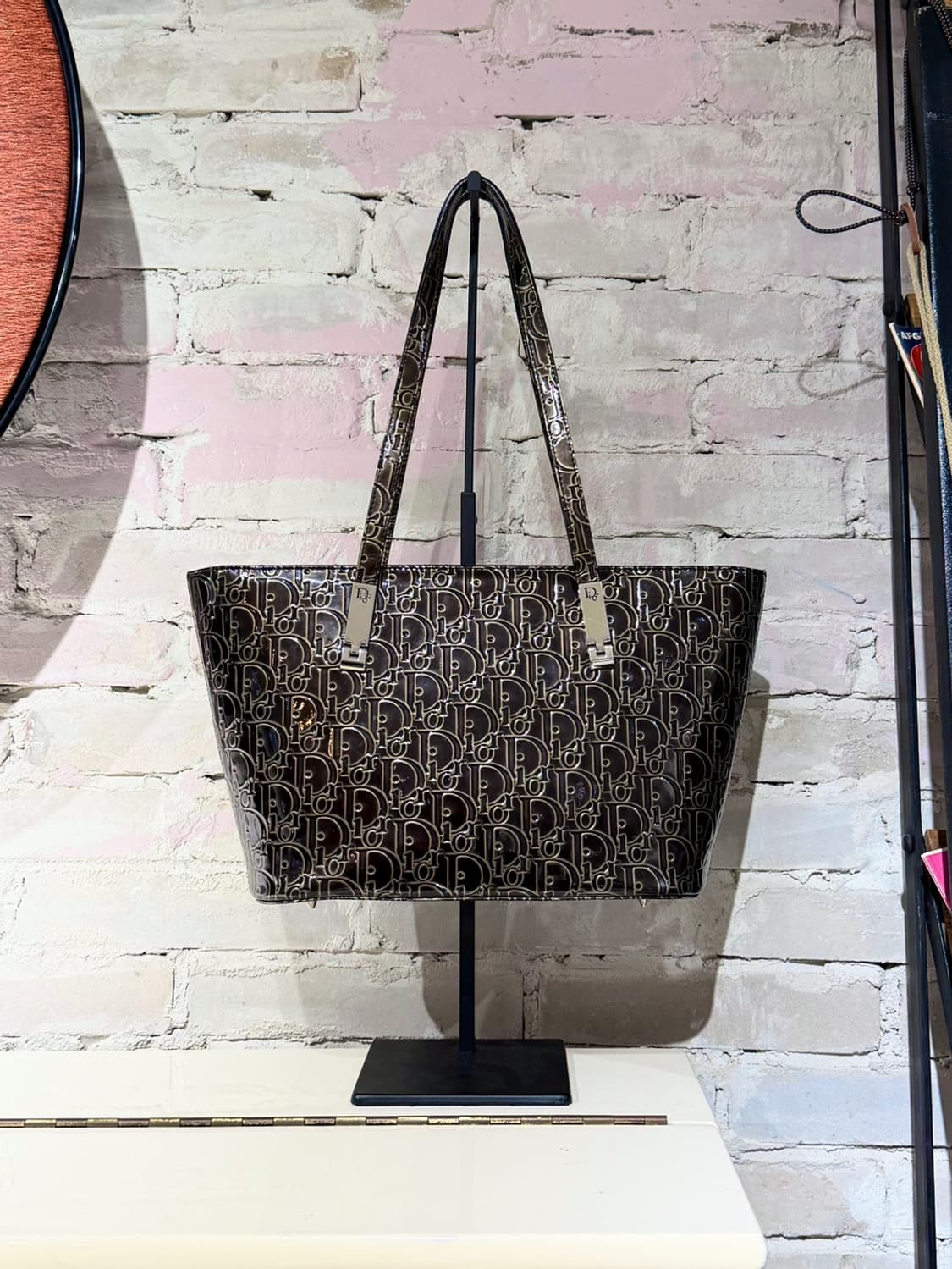 크리스찬 디올 오블리크 패턴 에나멜 레더 숄더백 상품이미지1