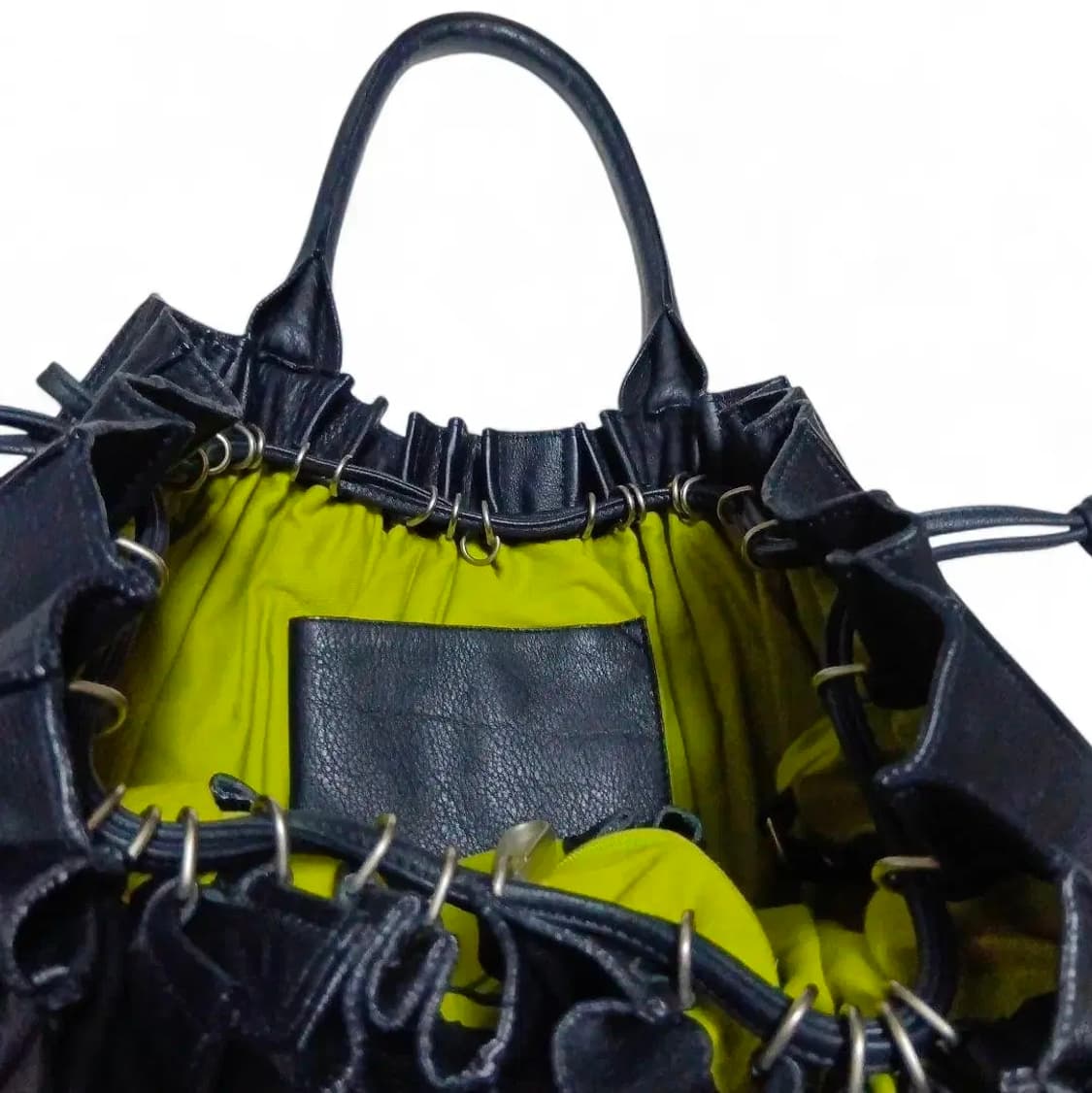 루포 바르셀로나 레더 프릴 보스톤 토트백 꼼데 스타일 상품이미지5