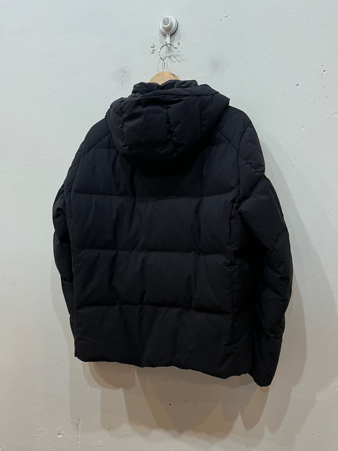 유니클로 심리스 다운 패딩 블랙 L 상품이미지2