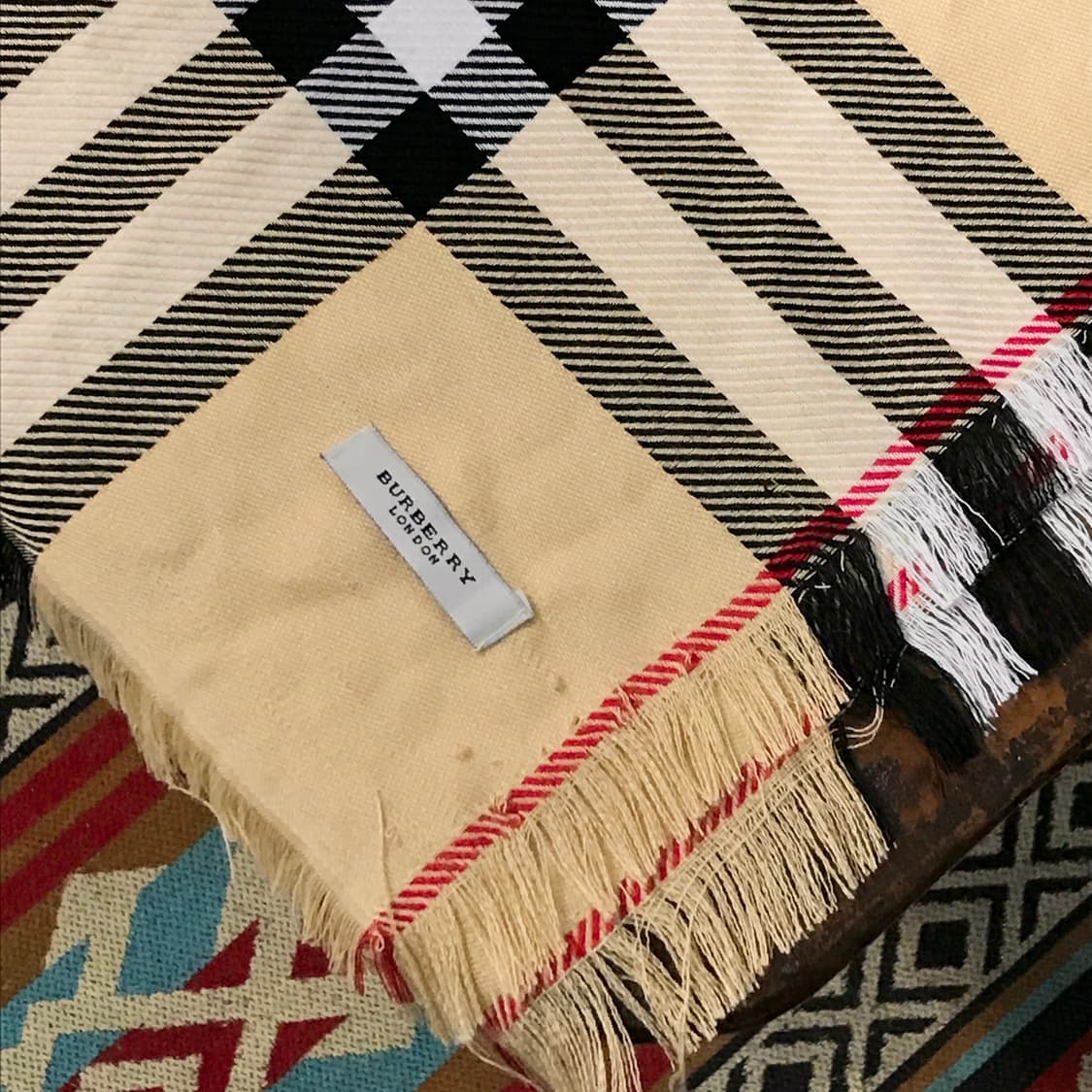 버버리 베이지 노바체크 실크 빅 스카프 남녀공용 상품이미지4