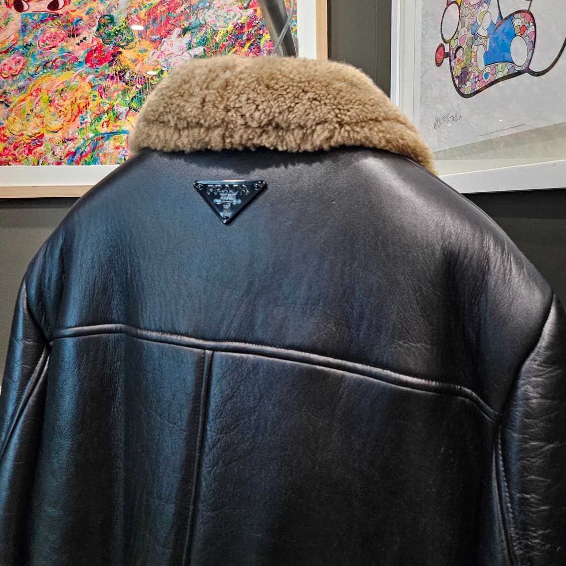 프라다 더블스트랩 넥 스틸 사피아노 삼각로고 무스탕 레더 자켓 상품이미지6